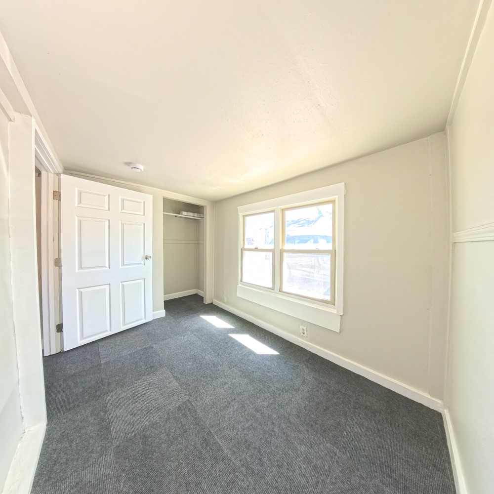 2938 E Euclid Avenue Property Photo 5
