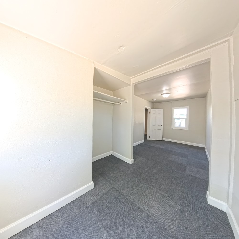 2938 E Euclid Avenue Property Photo 8