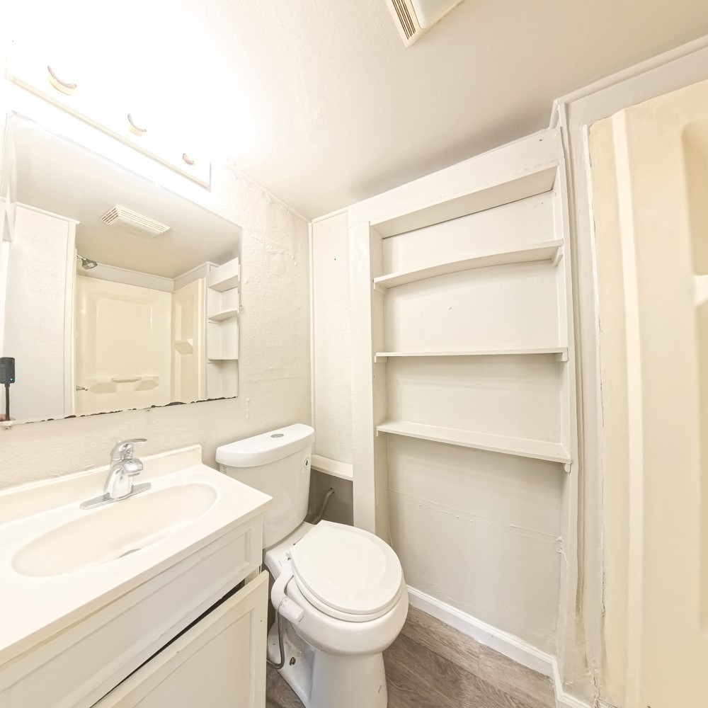 2938 E Euclid Avenue Property Photo 11