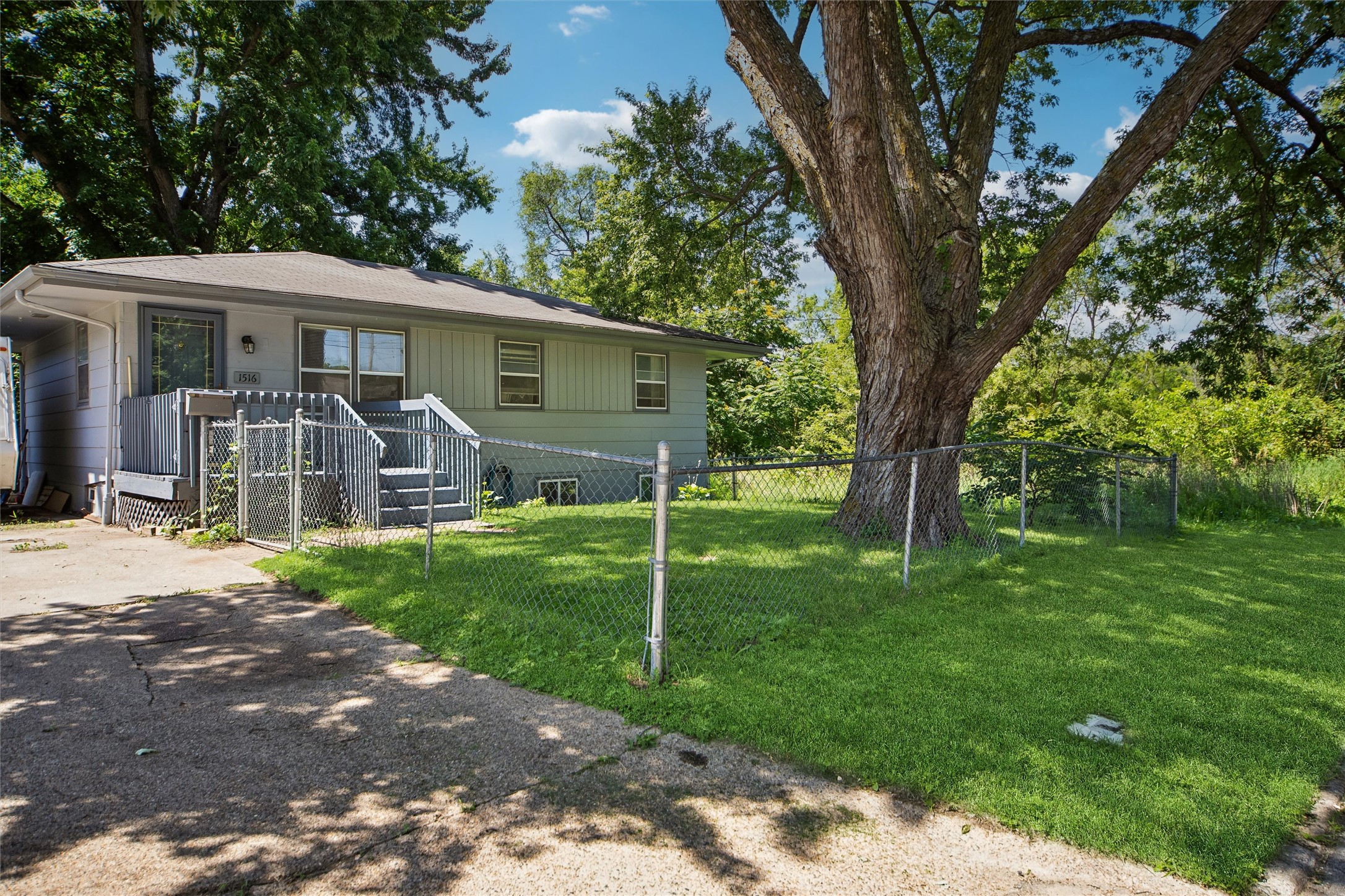 1516 Oak Park Avenue Property Photo 2