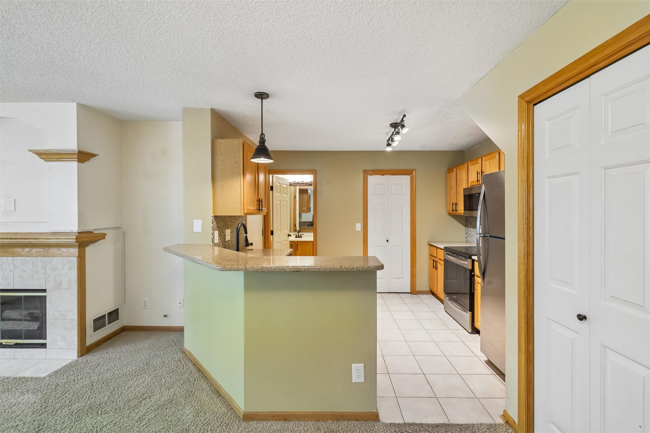 811 Burr Oaks Drive 1102 Property Photo 6