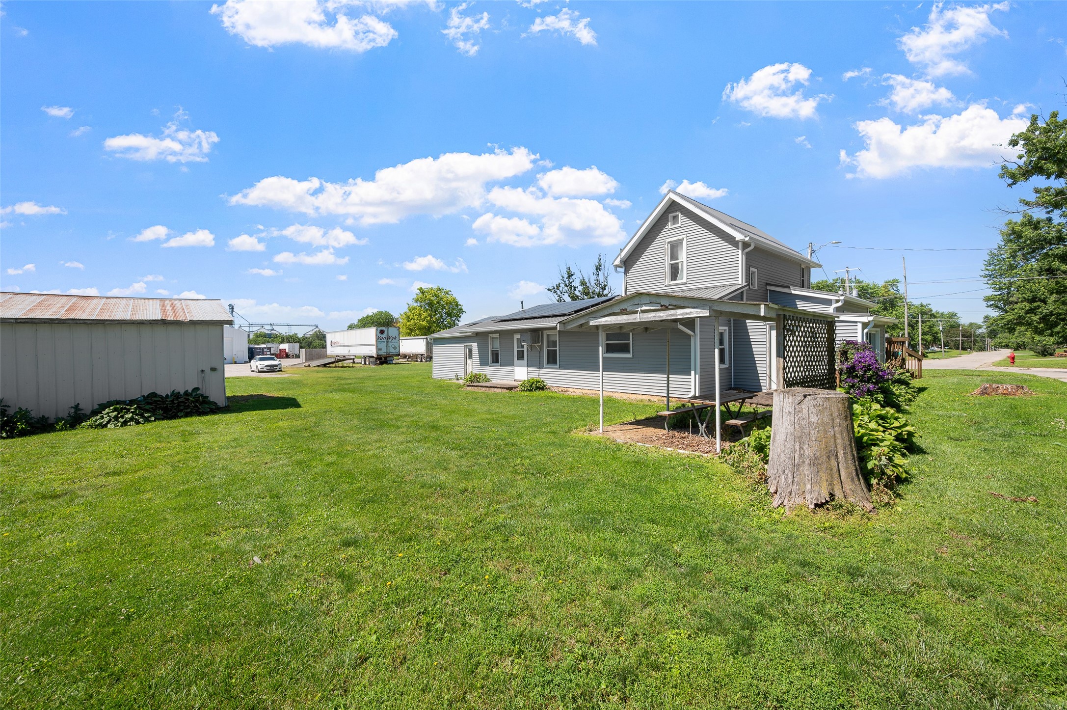 240 Park Street Property Photo 3