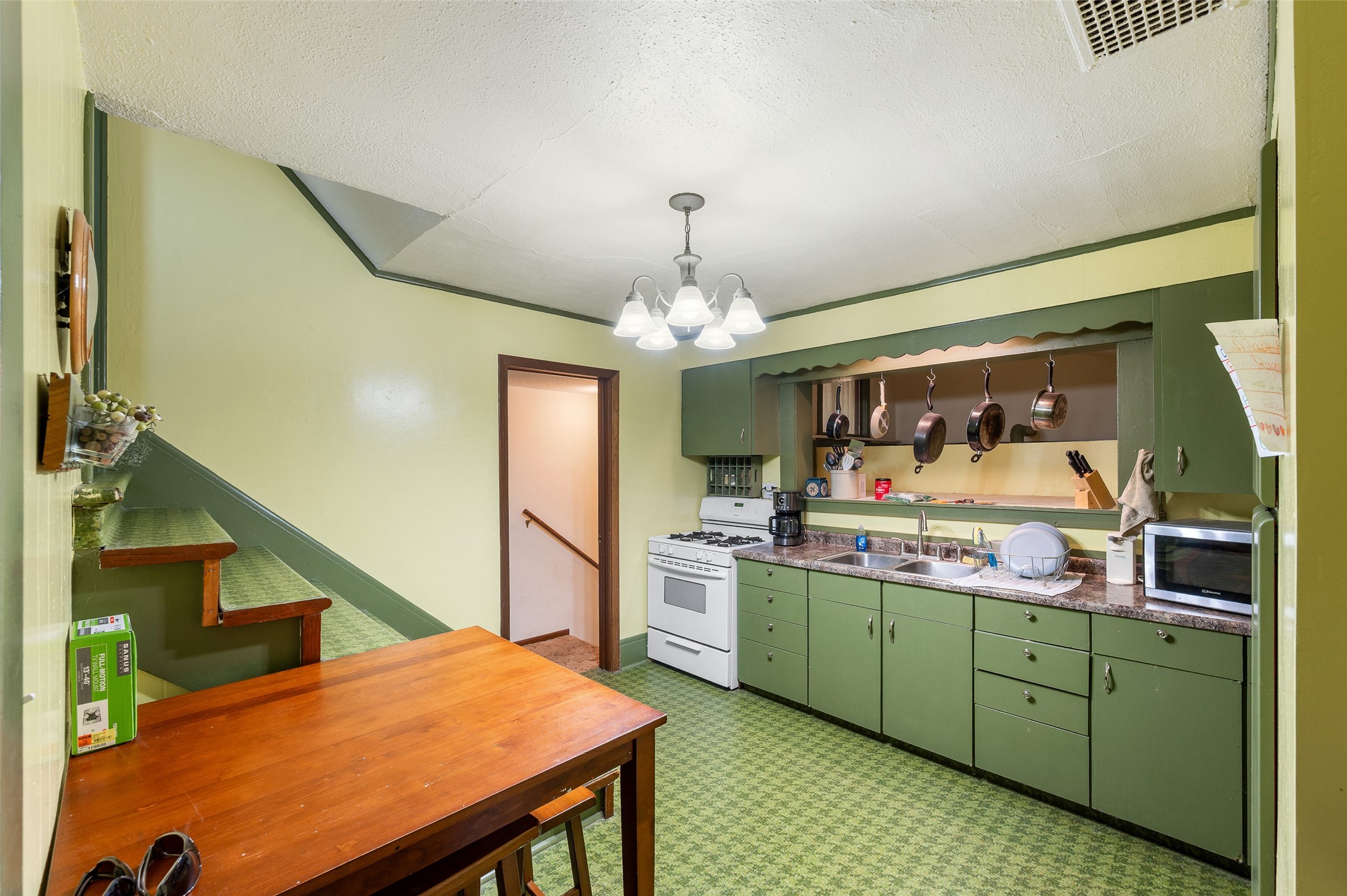 240 Park Street Property Photo 9