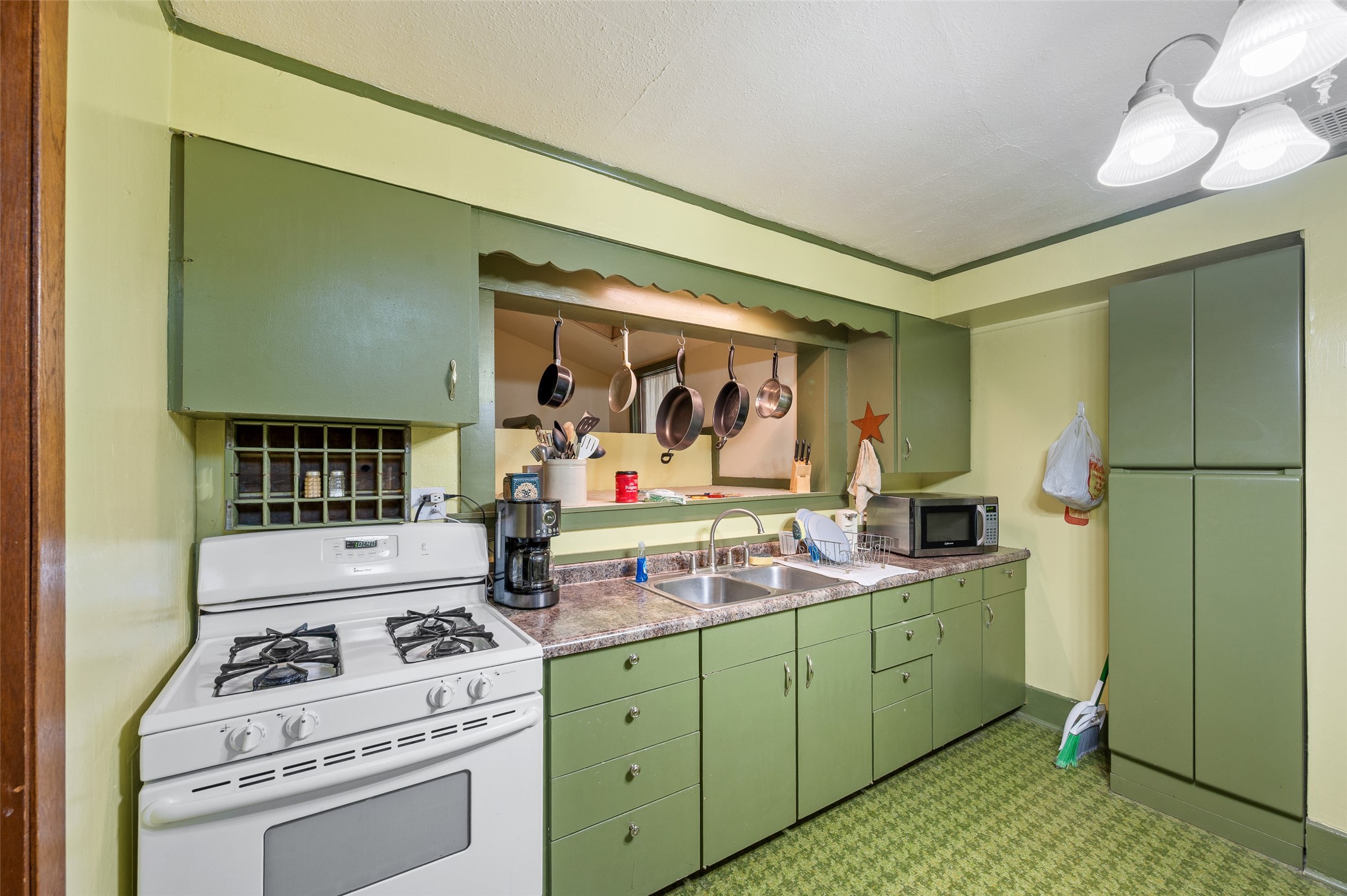 240 Park Street Property Photo 10