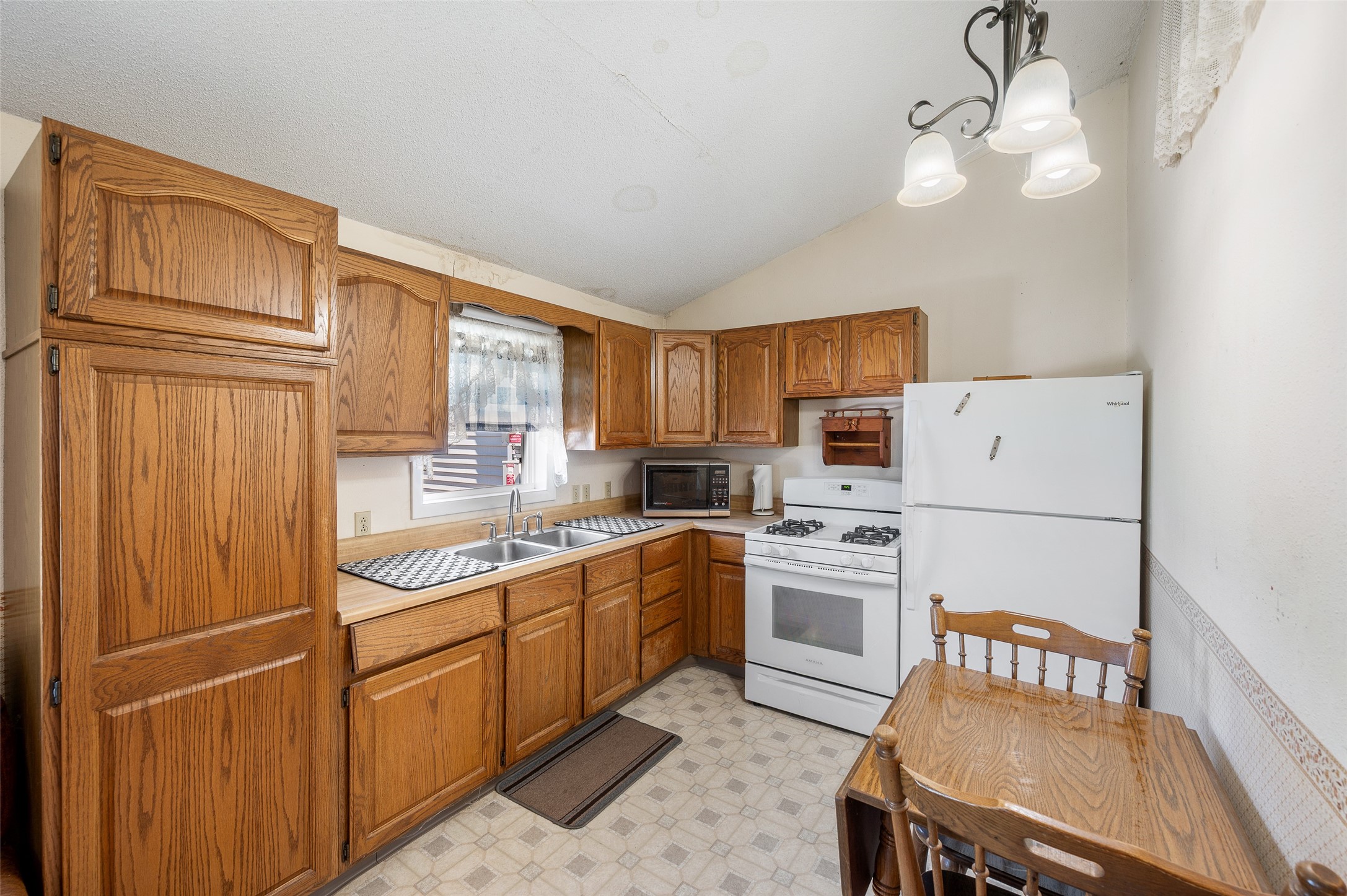 240 Park Street Property Photo 31
