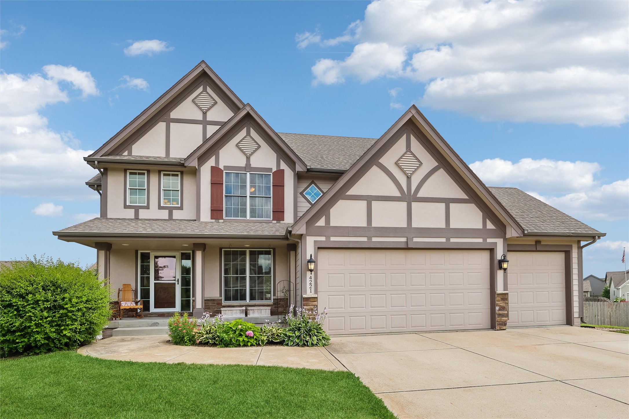 4221 SW Camden Ridge Drive Property Photo 1