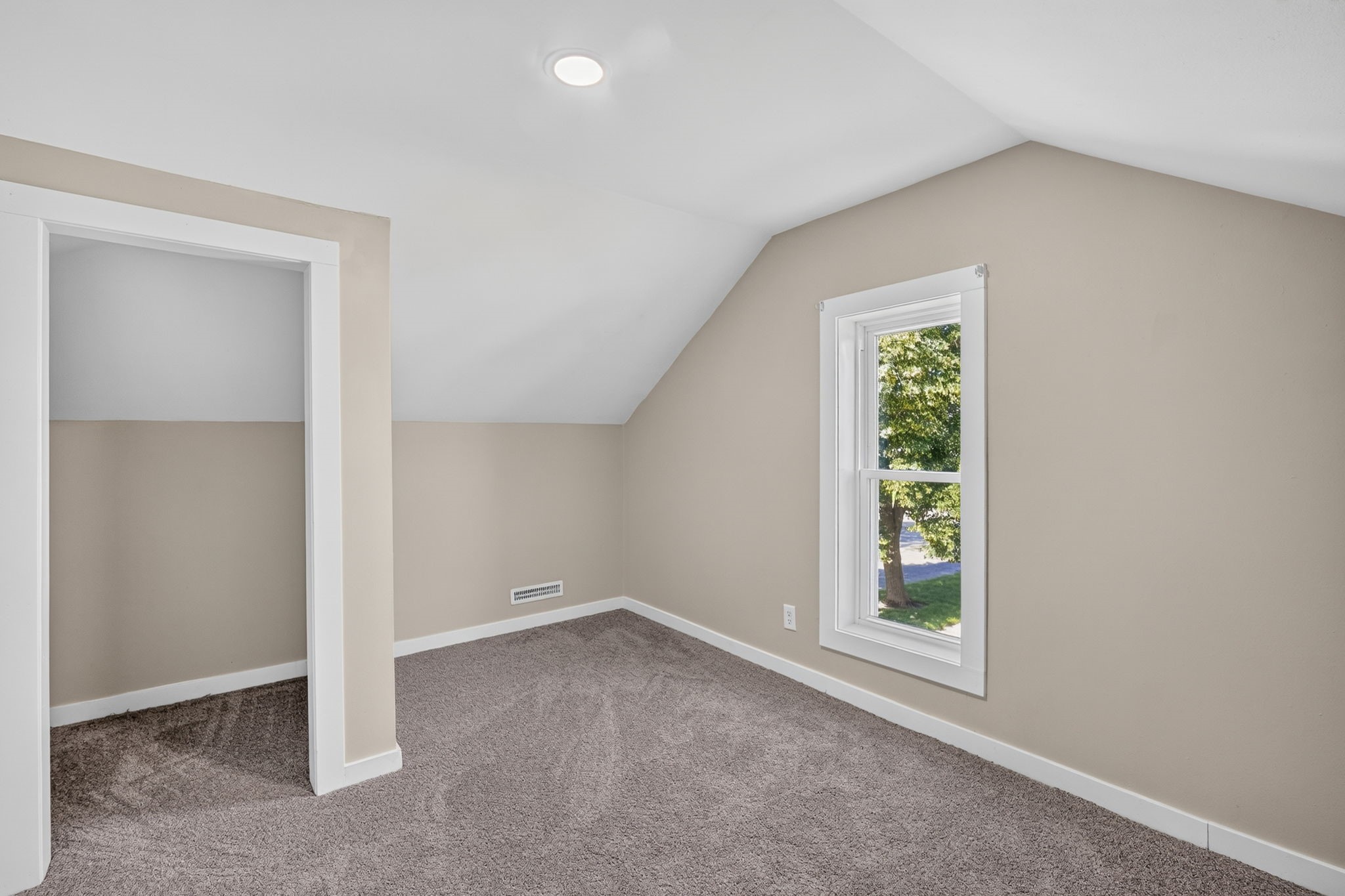 1215 W 3rd Street Property Photo 16