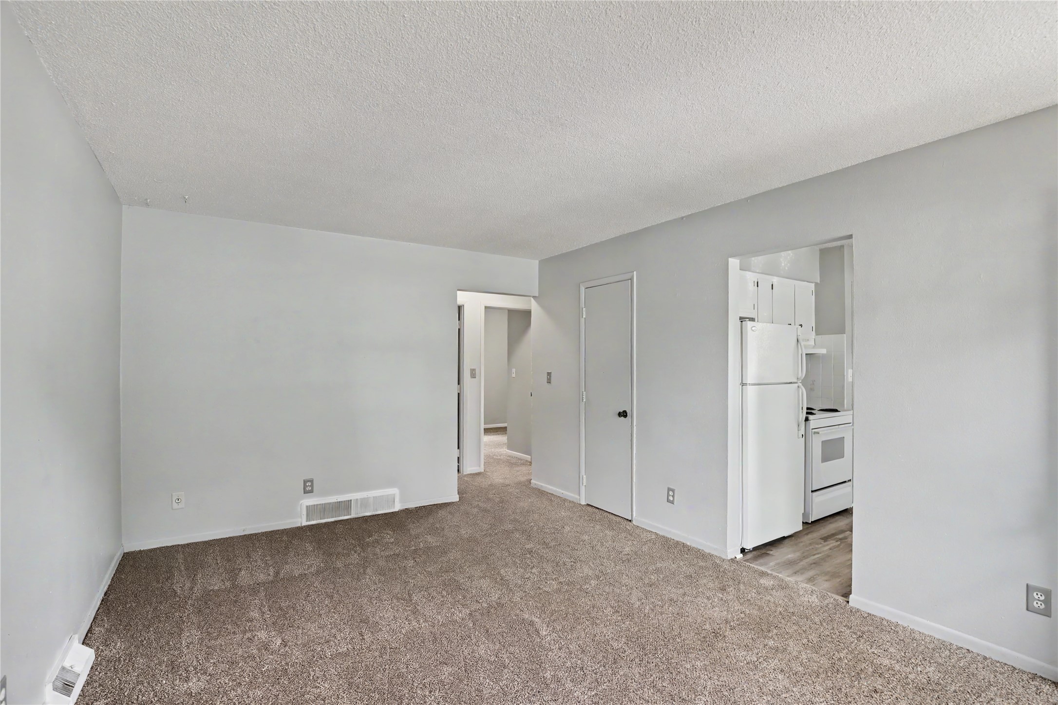 3310 Se 5th Street Property Photo 4