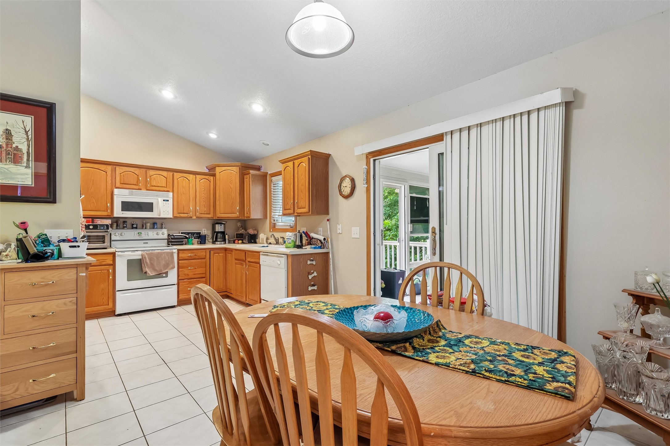 5704 Nw 93rd Street Property Photo 5