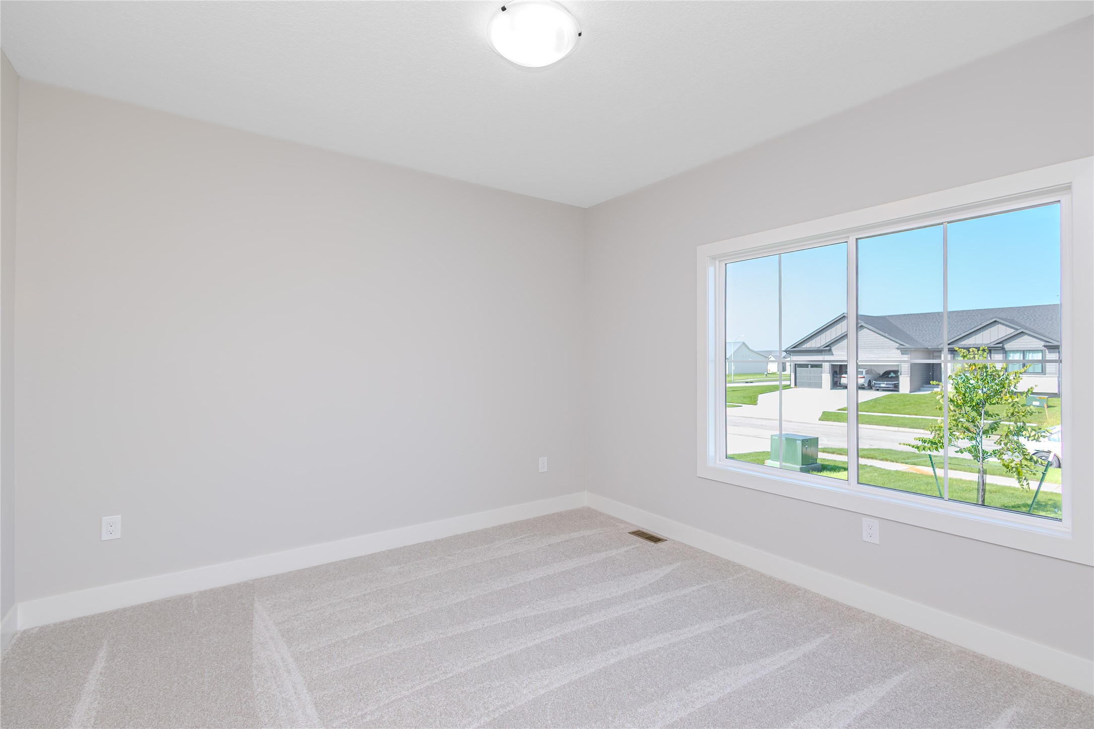4705 177th Street Property Photo 9