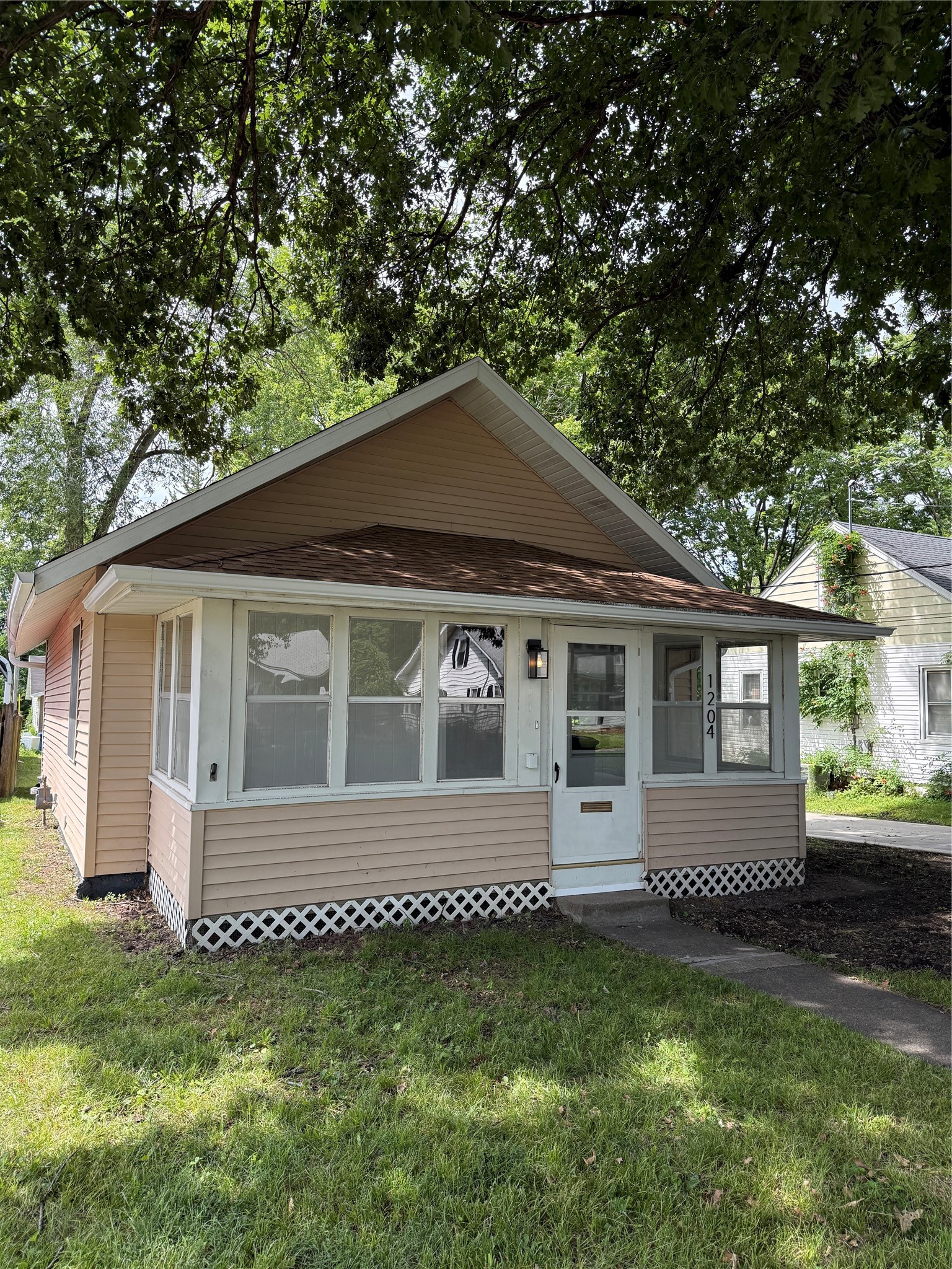 1204 Clinton Avenue Property Photo 2
