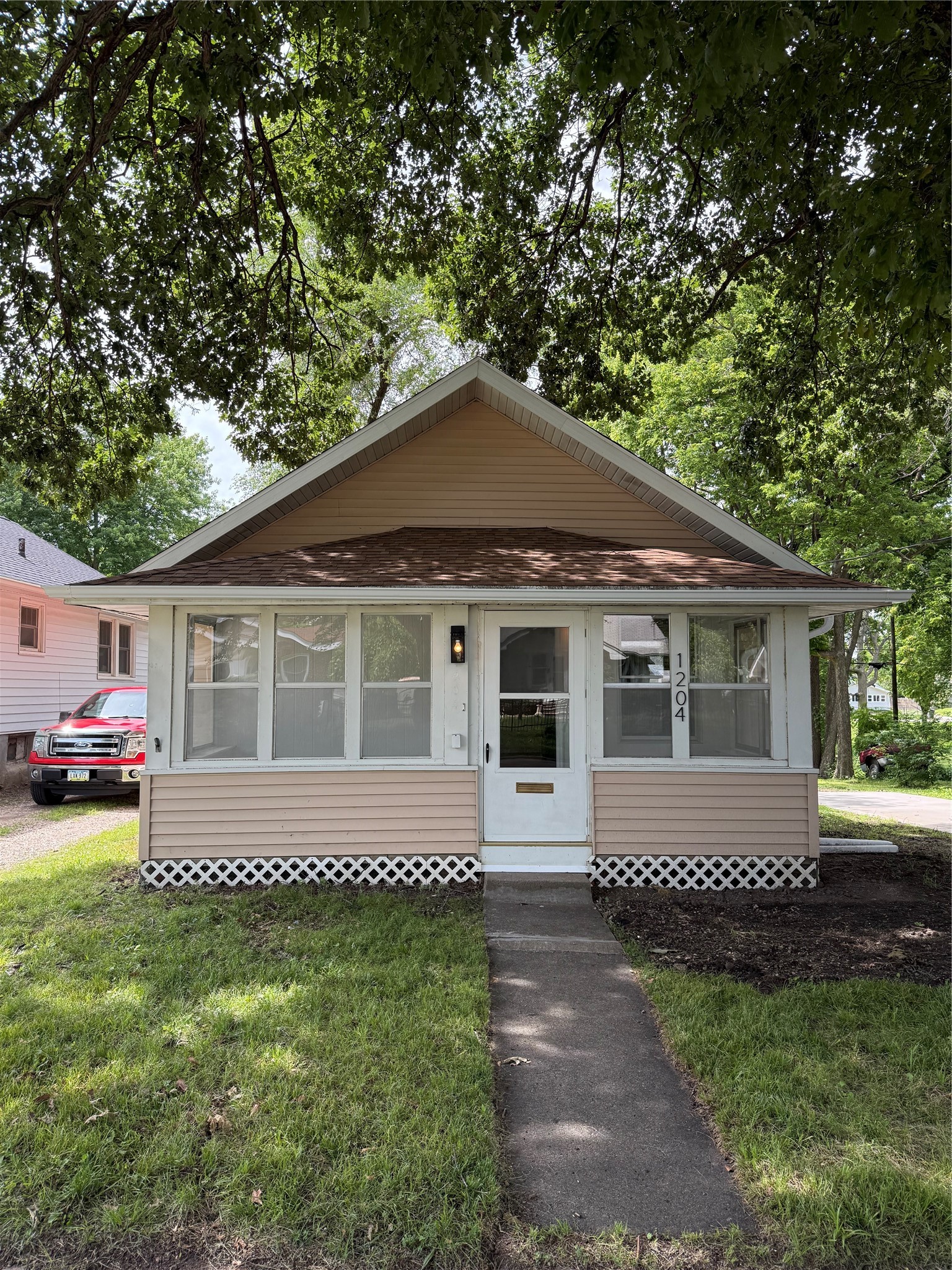 1204 Clinton Avenue Property Photo 3