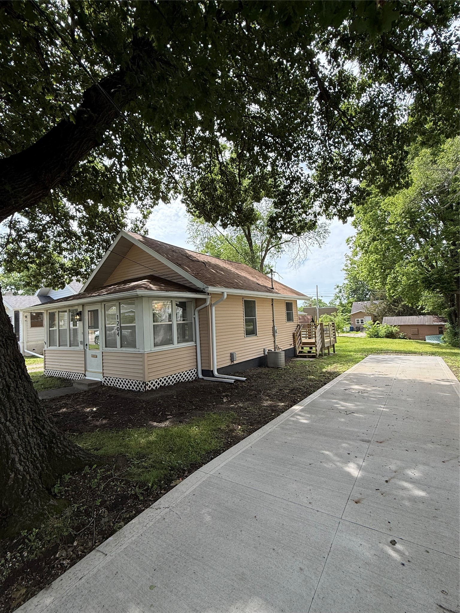 1204 Clinton Avenue Property Photo 4