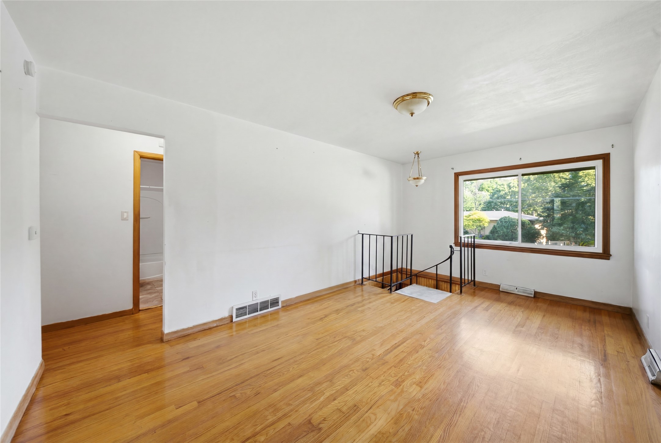 2806 Aurora Avenue Property Photo 3