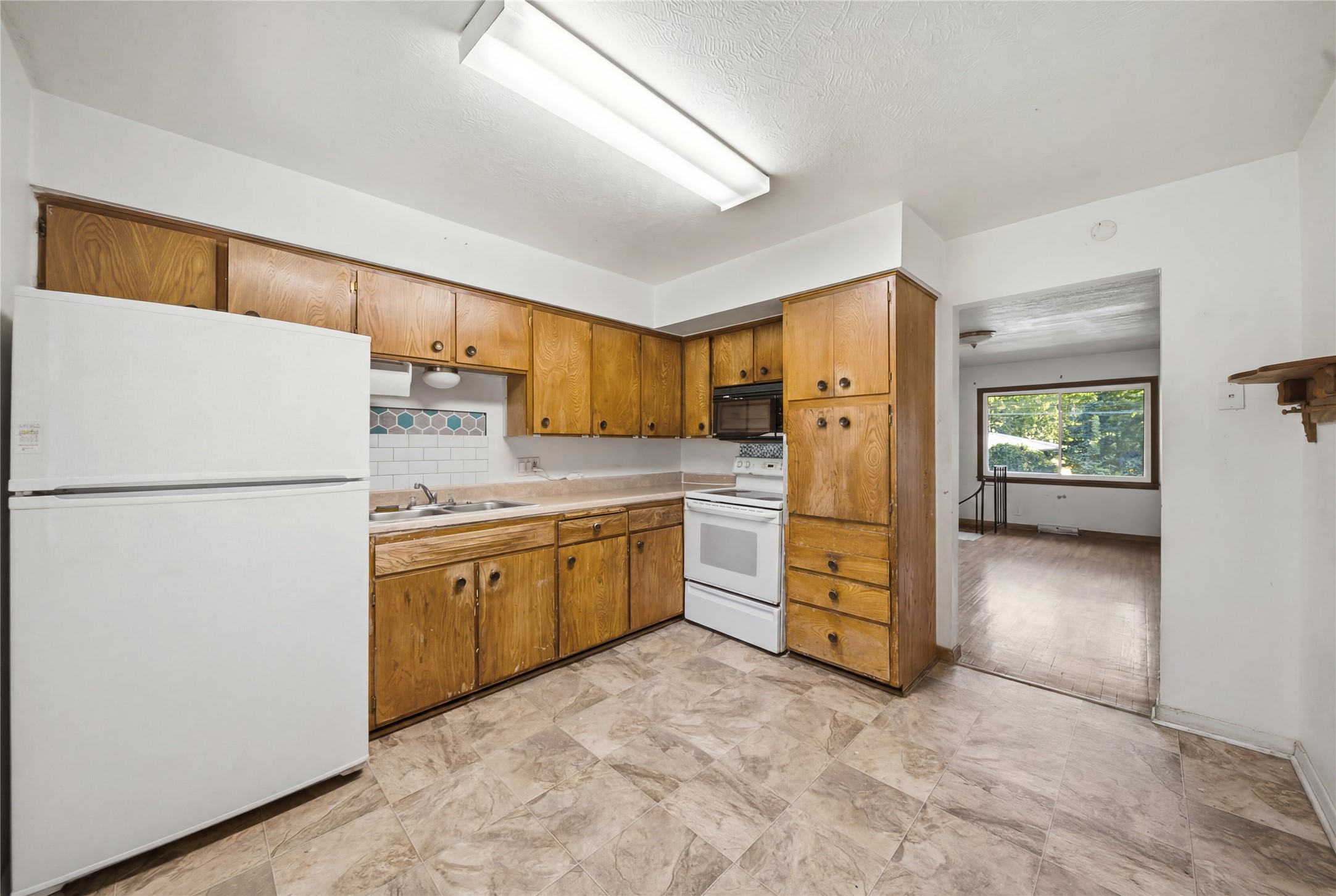 2806 Aurora Avenue Property Photo 9
