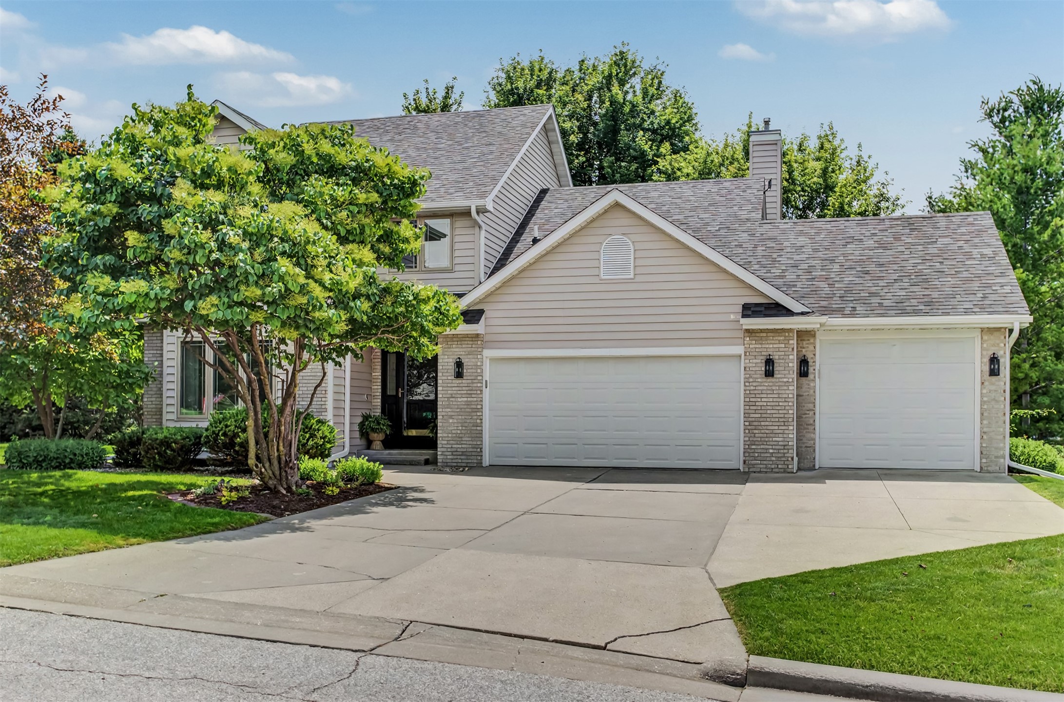3020 Redbud Circle Property Photo 1