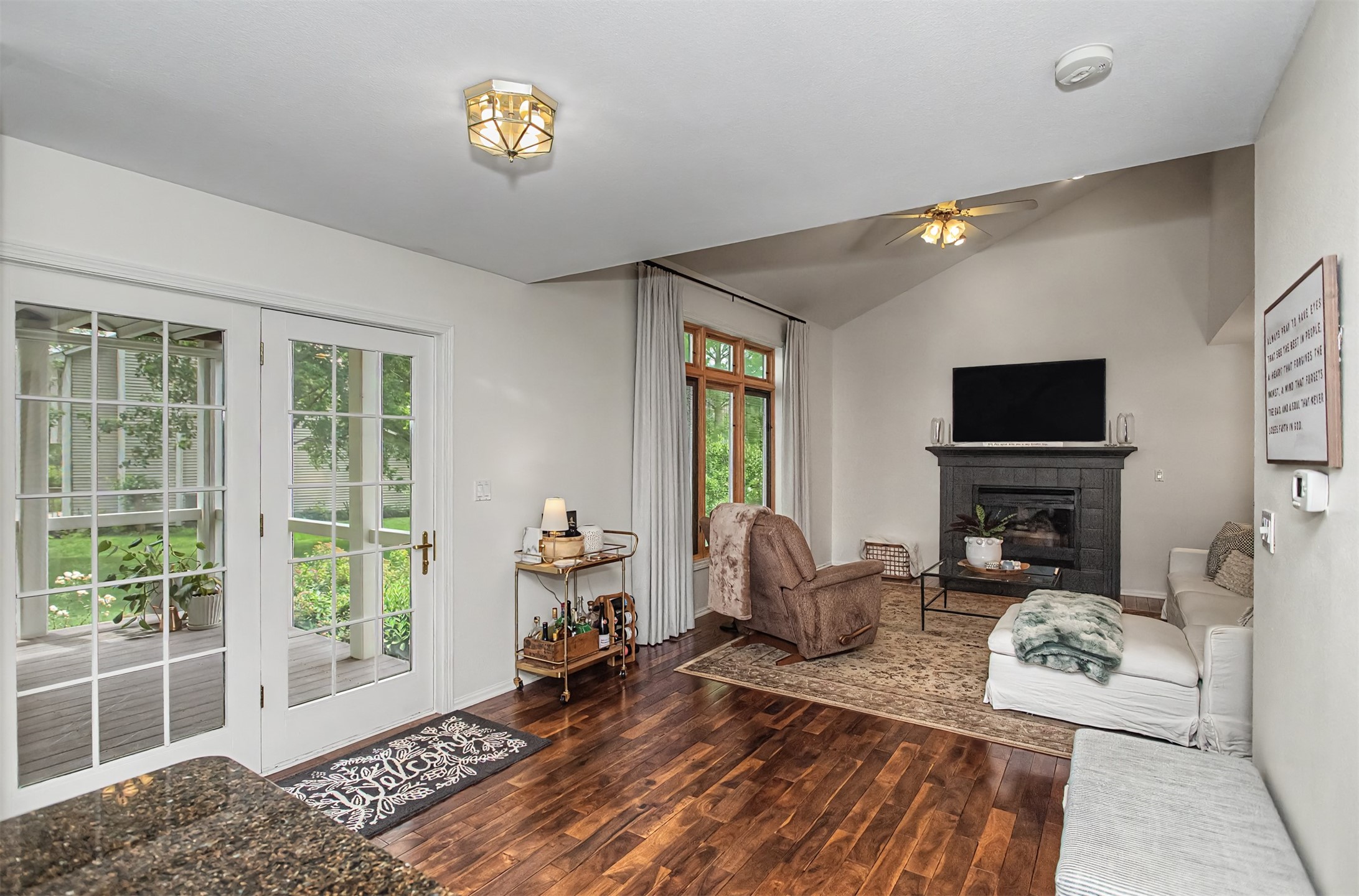 3020 Redbud Circle Property Photo 6