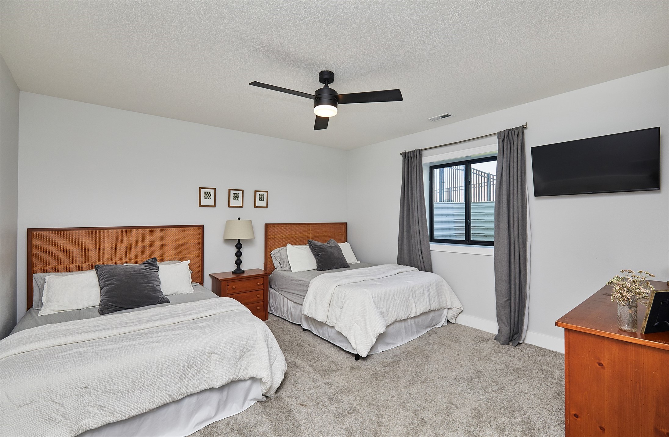1311 S Wildfire Avenue Property Photo 26