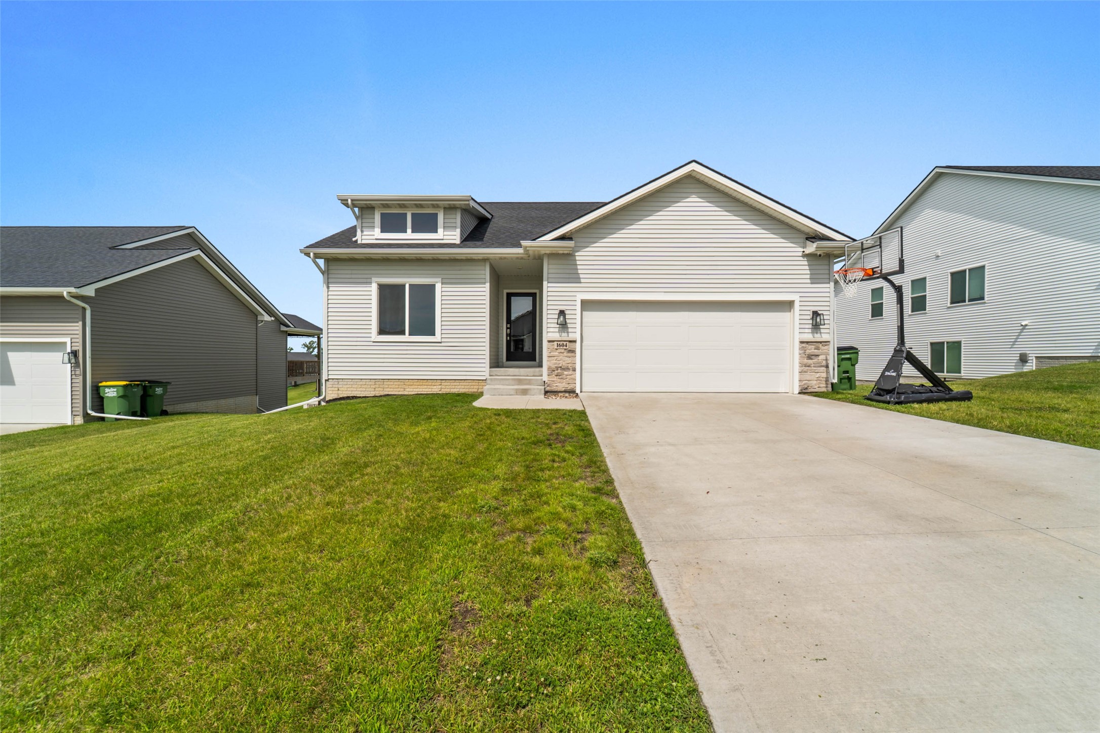 1604 Hackenberry Place Property Photo 1