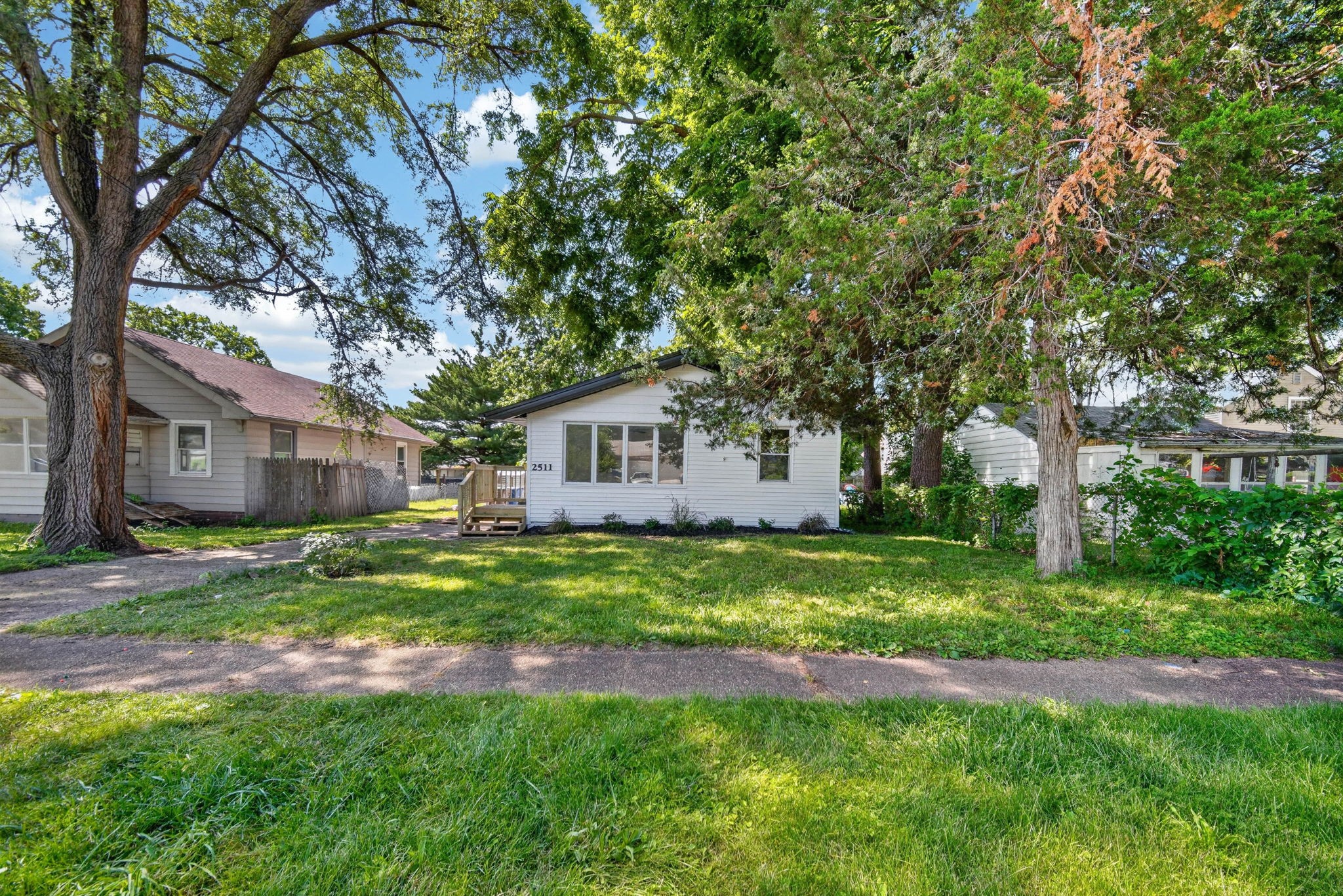 2511 Garfield Avenue Property Photo 1