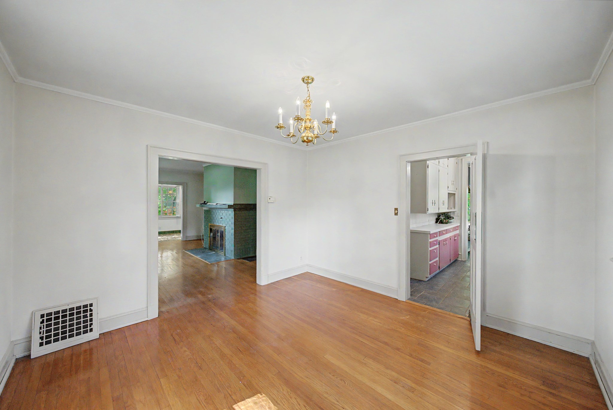 725 W 9th Street S Property Photo 8