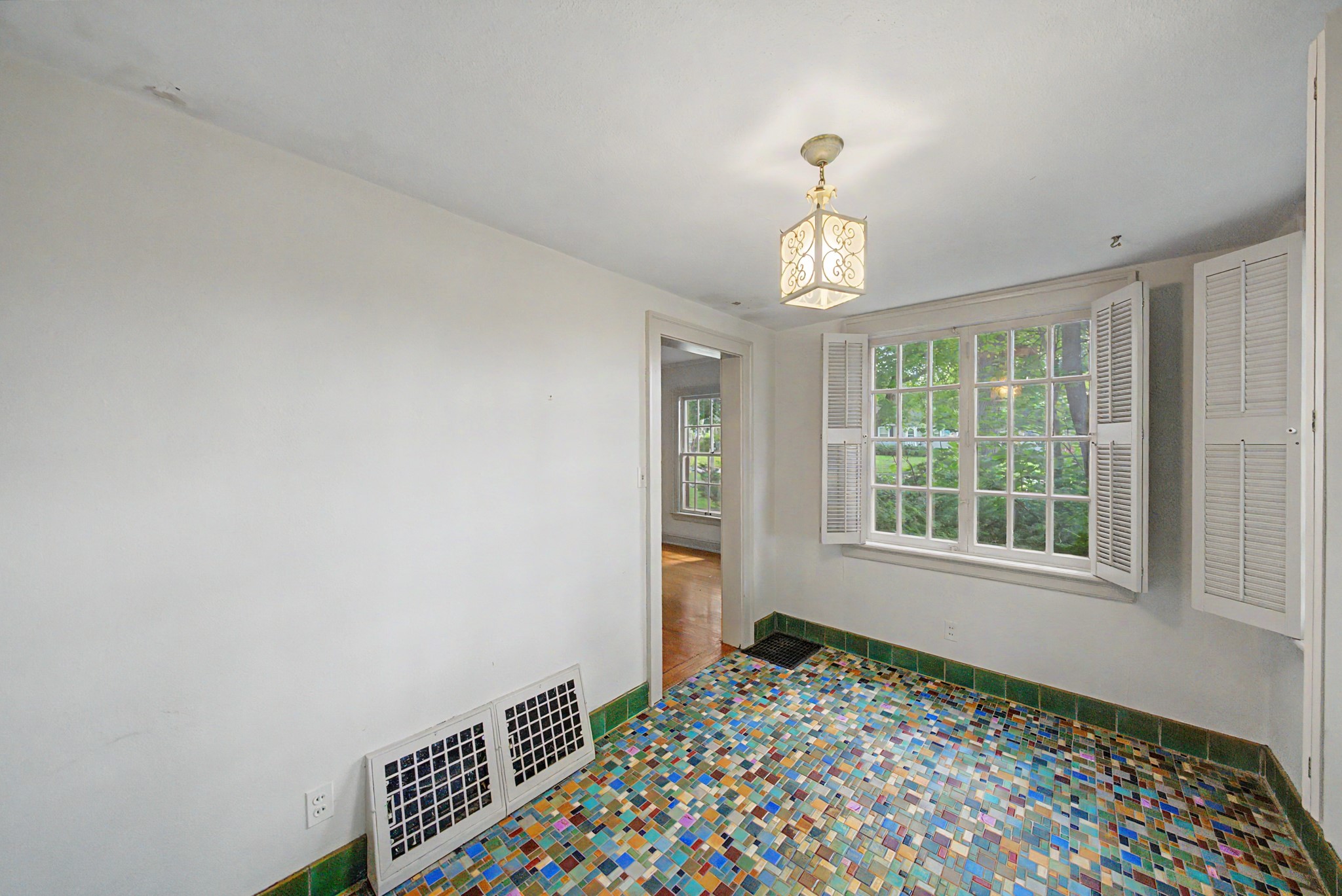725 W 9th Street S Property Photo 12