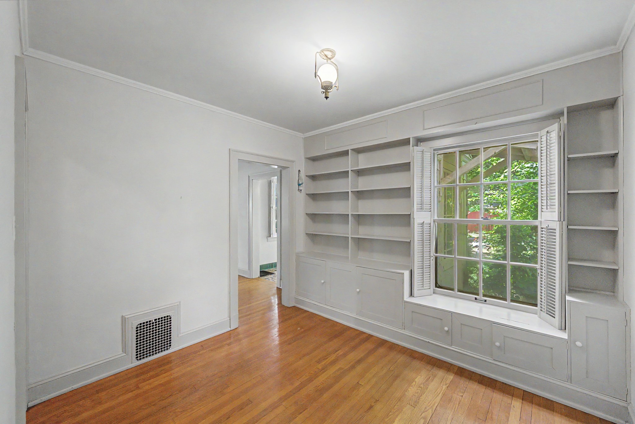 725 W 9th Street S Property Photo 14