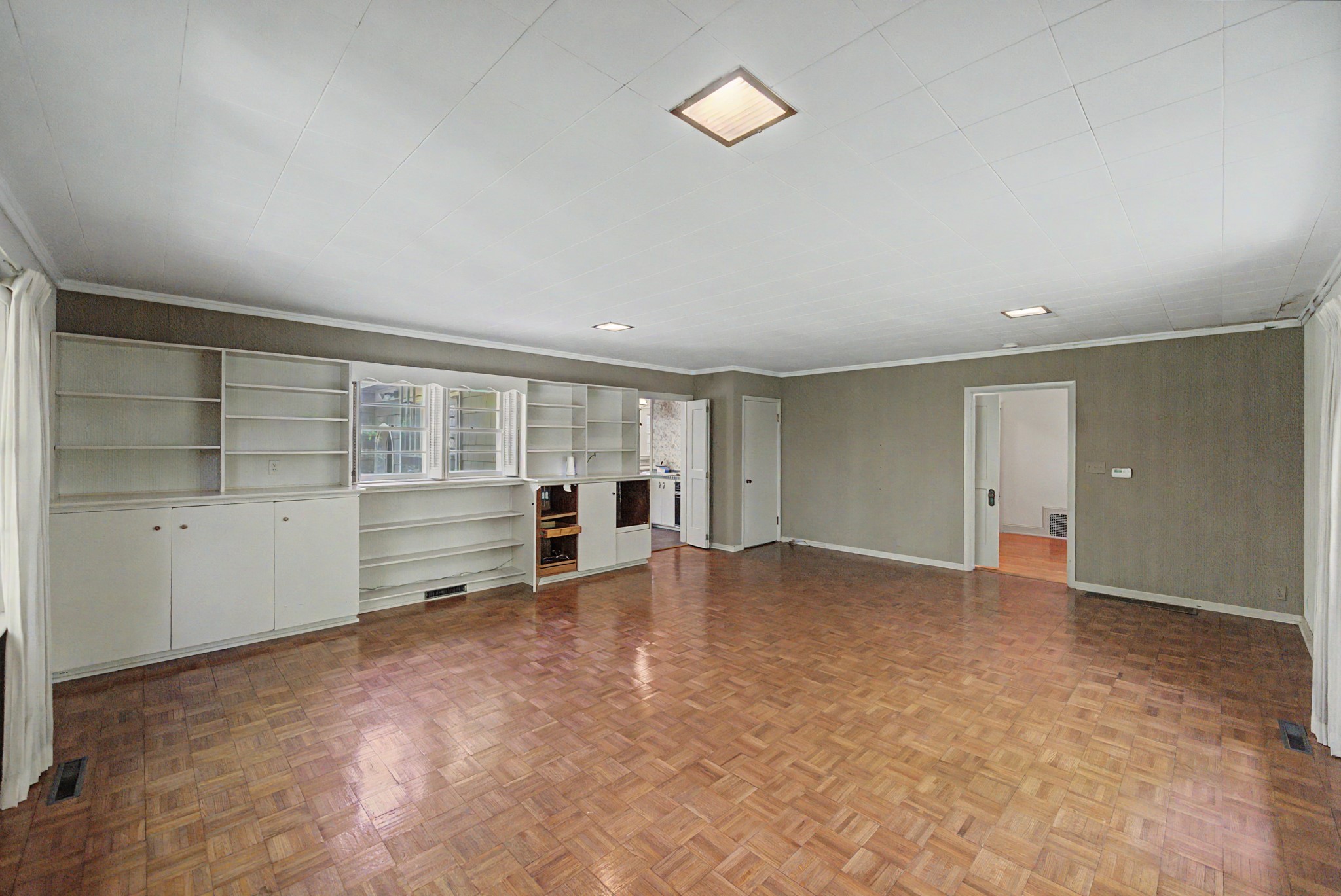 725 W 9th Street S Property Photo 17