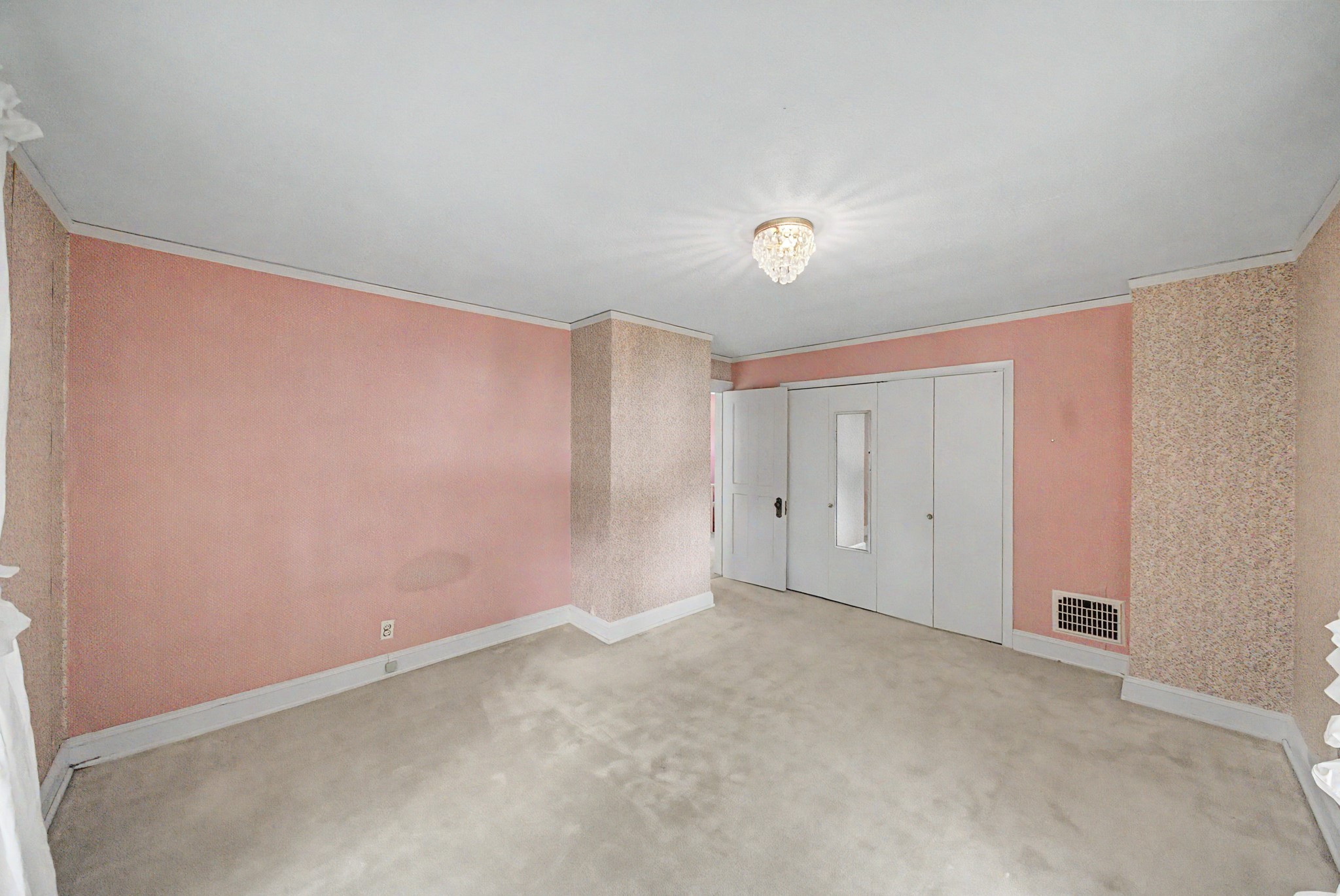 725 W 9th Street S Property Photo 21