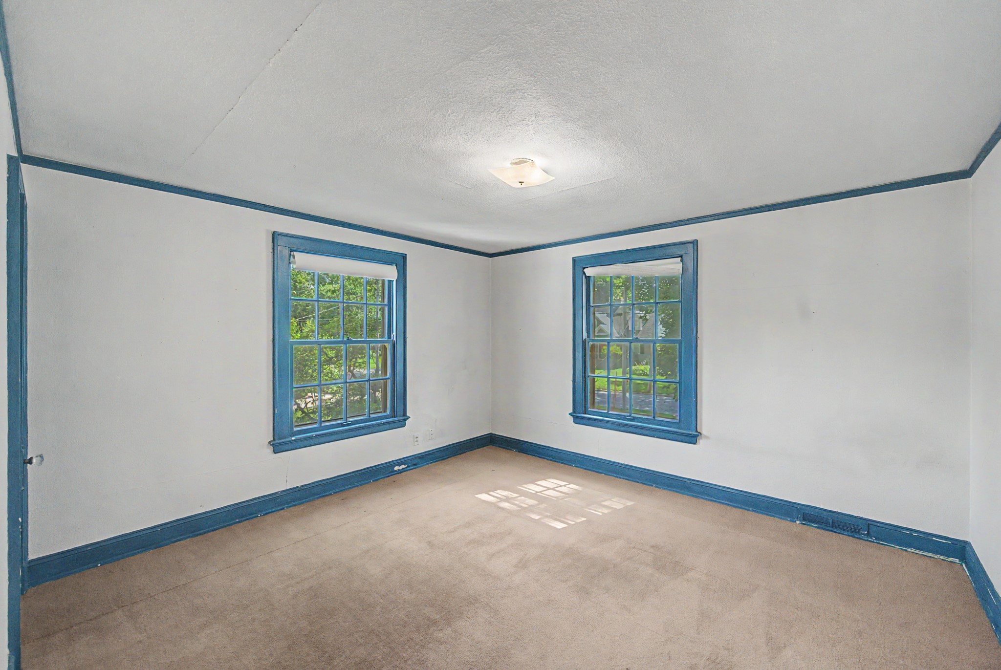 725 W 9th Street S Property Photo 23