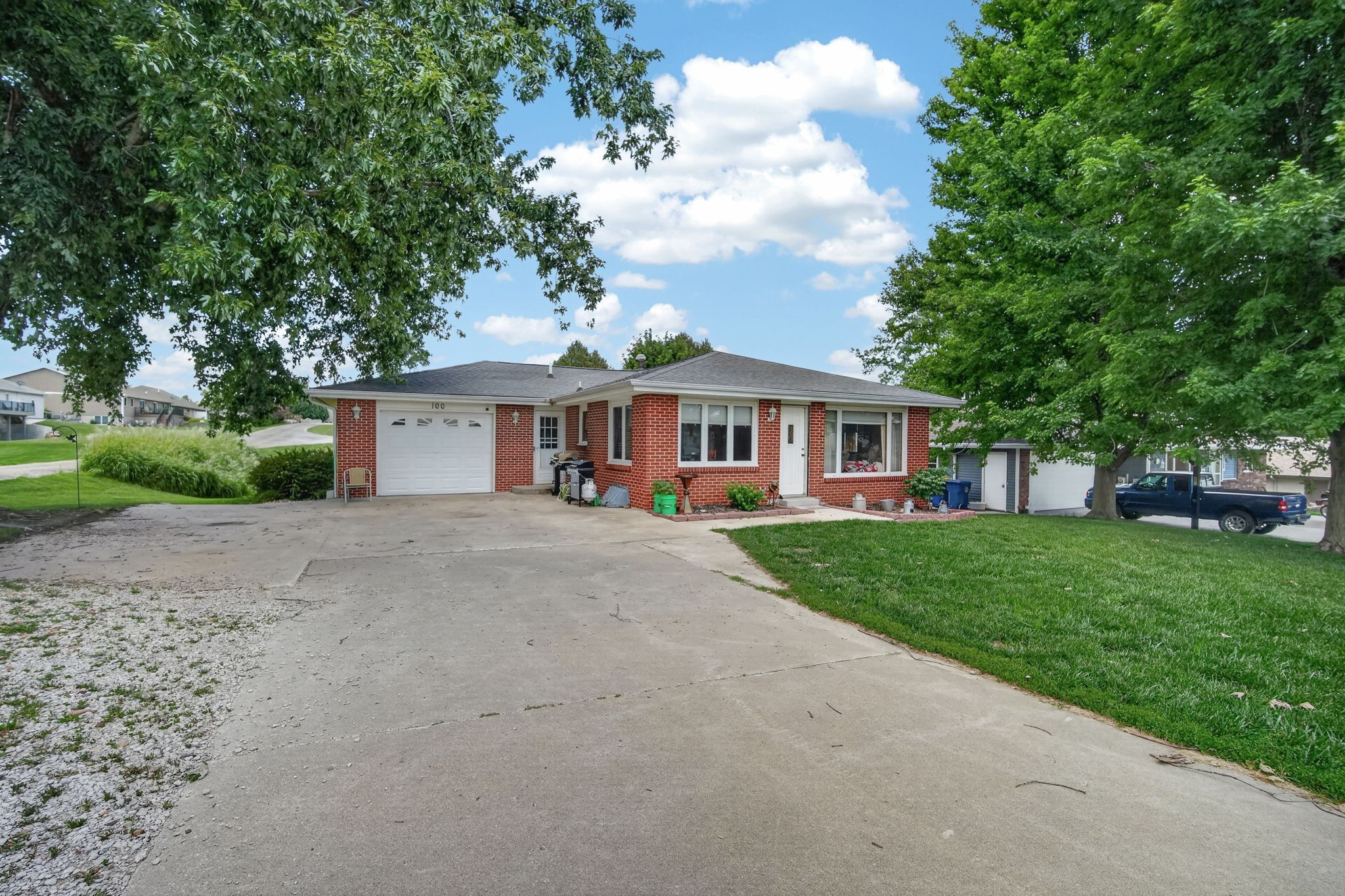 100 Vermeer Road Property Photo 3