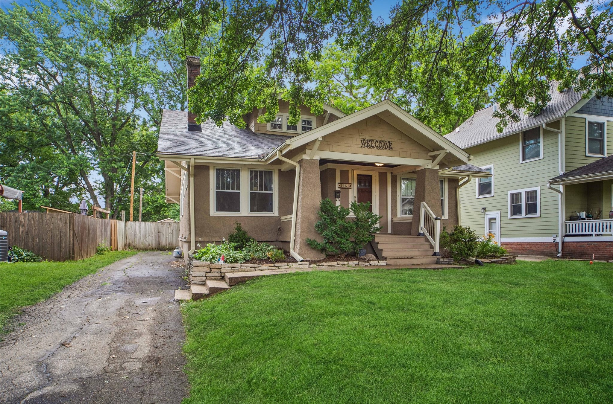 1131 45th Street Property Photo 2