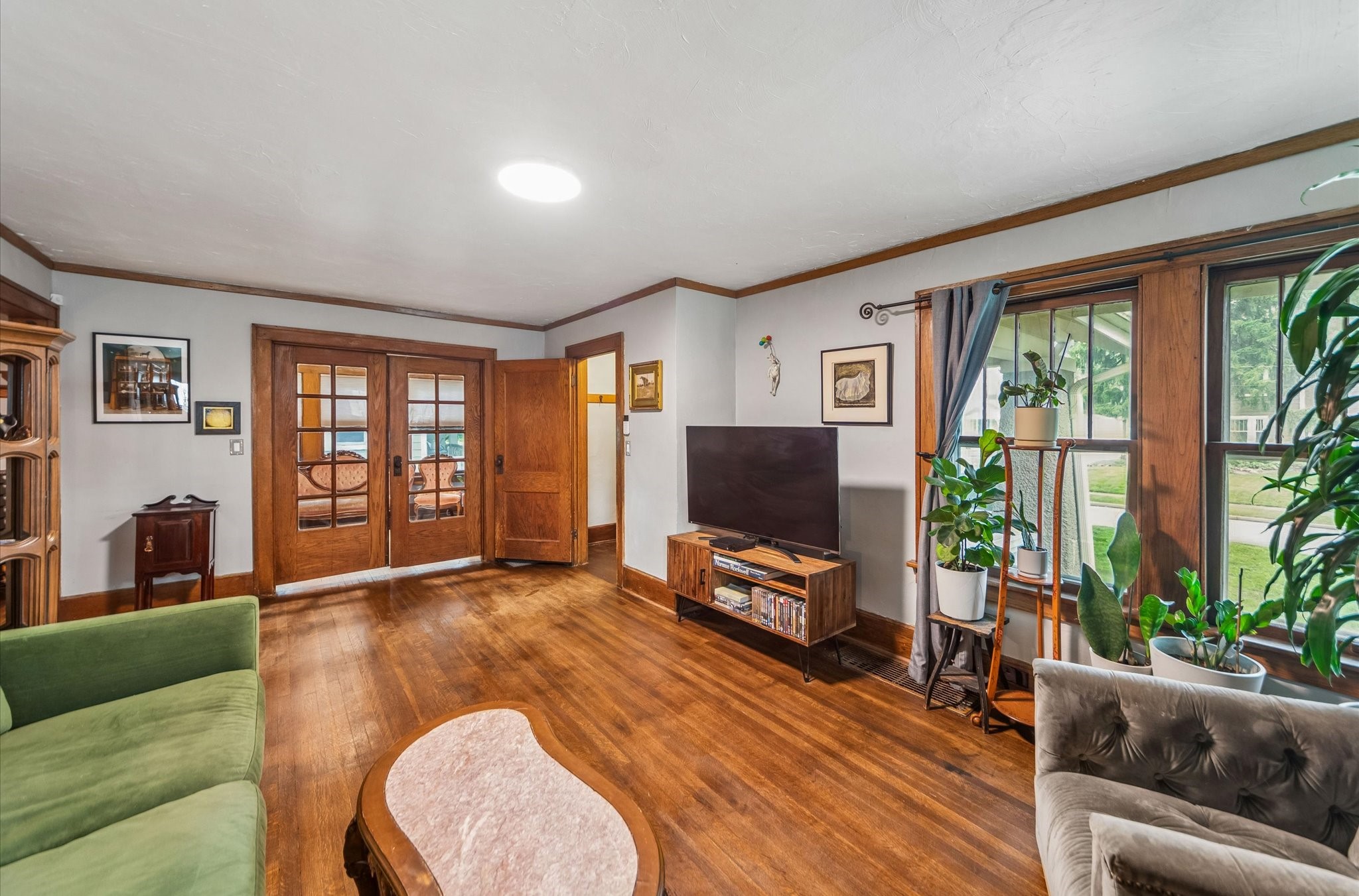 1131 45th Street Property Photo 6