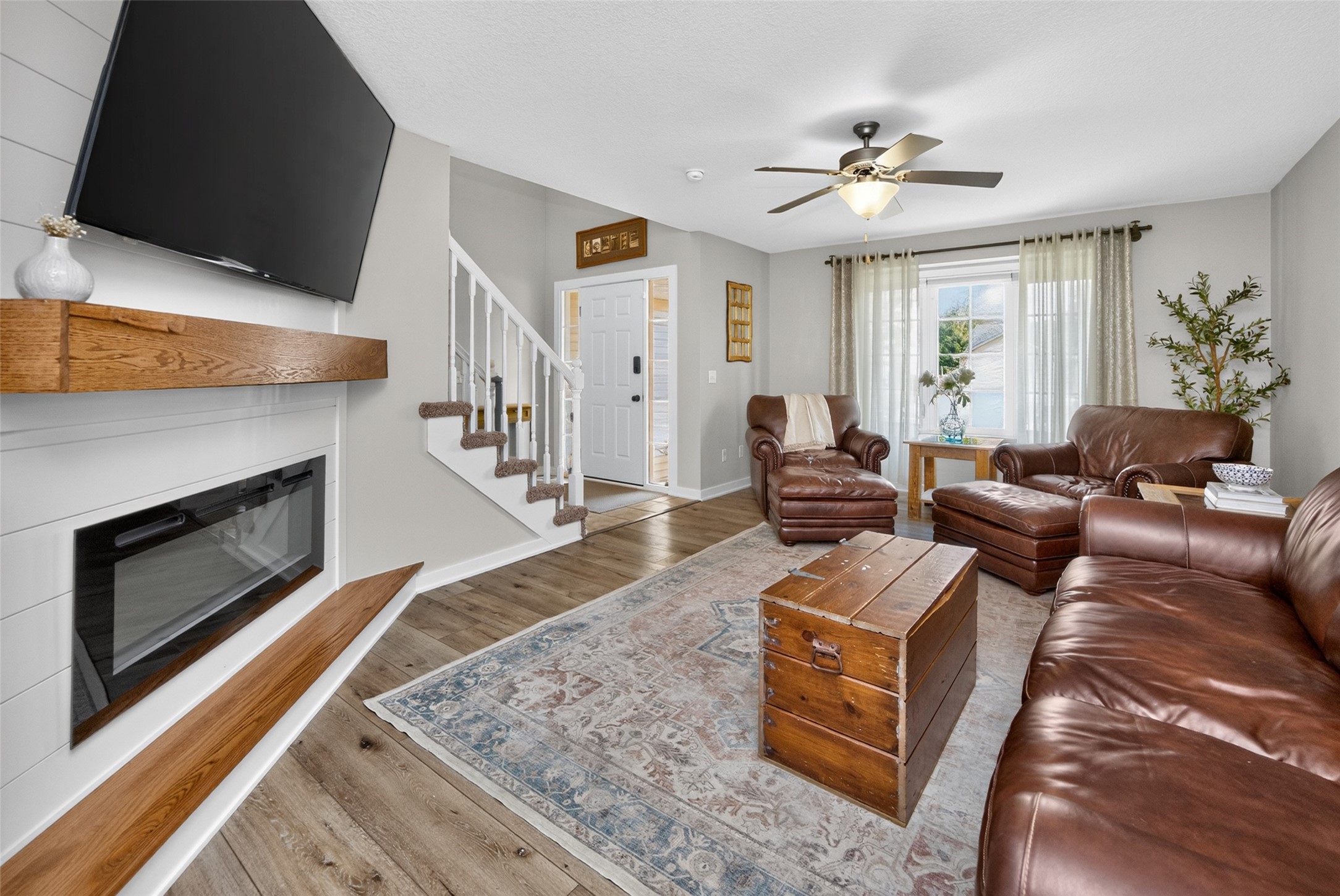 1326 Parkhill Drive Property Photo 2