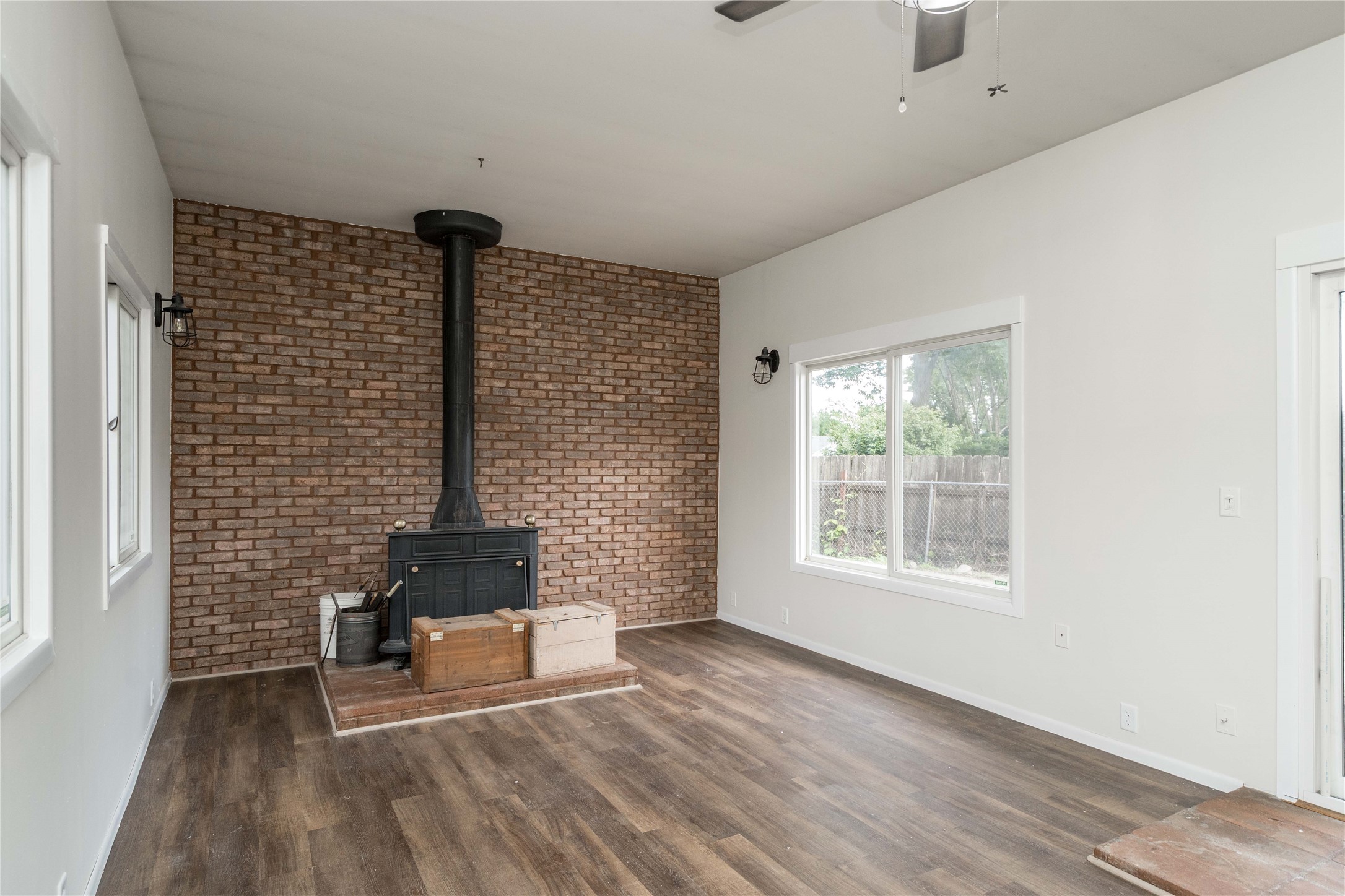 312 W 16th Street N Property Photo 3