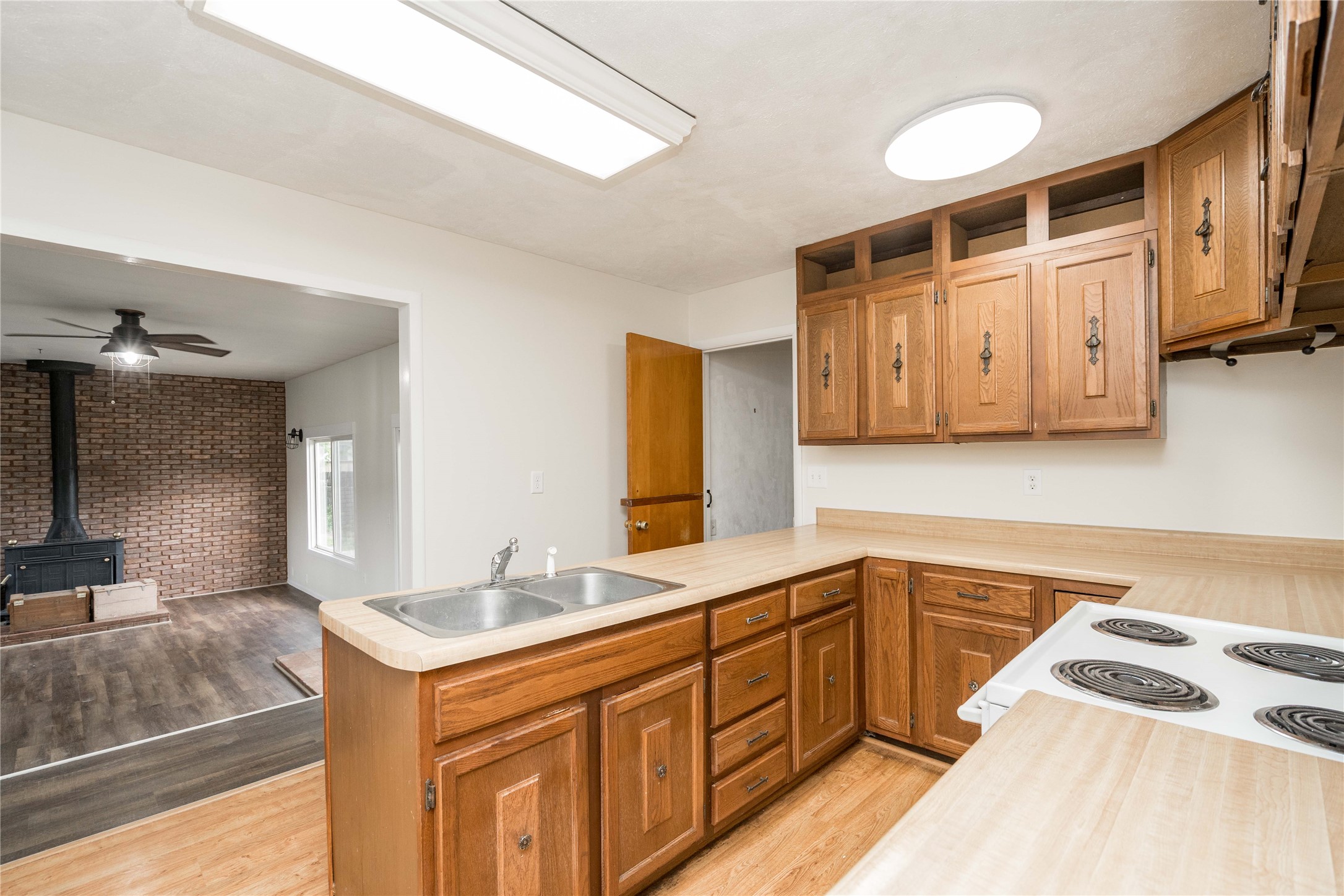 312 W 16th Street N Property Photo 6