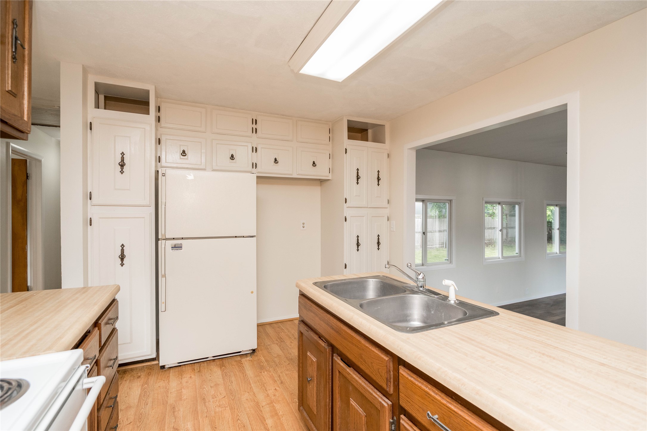 312 W 16th Street N Property Photo 8