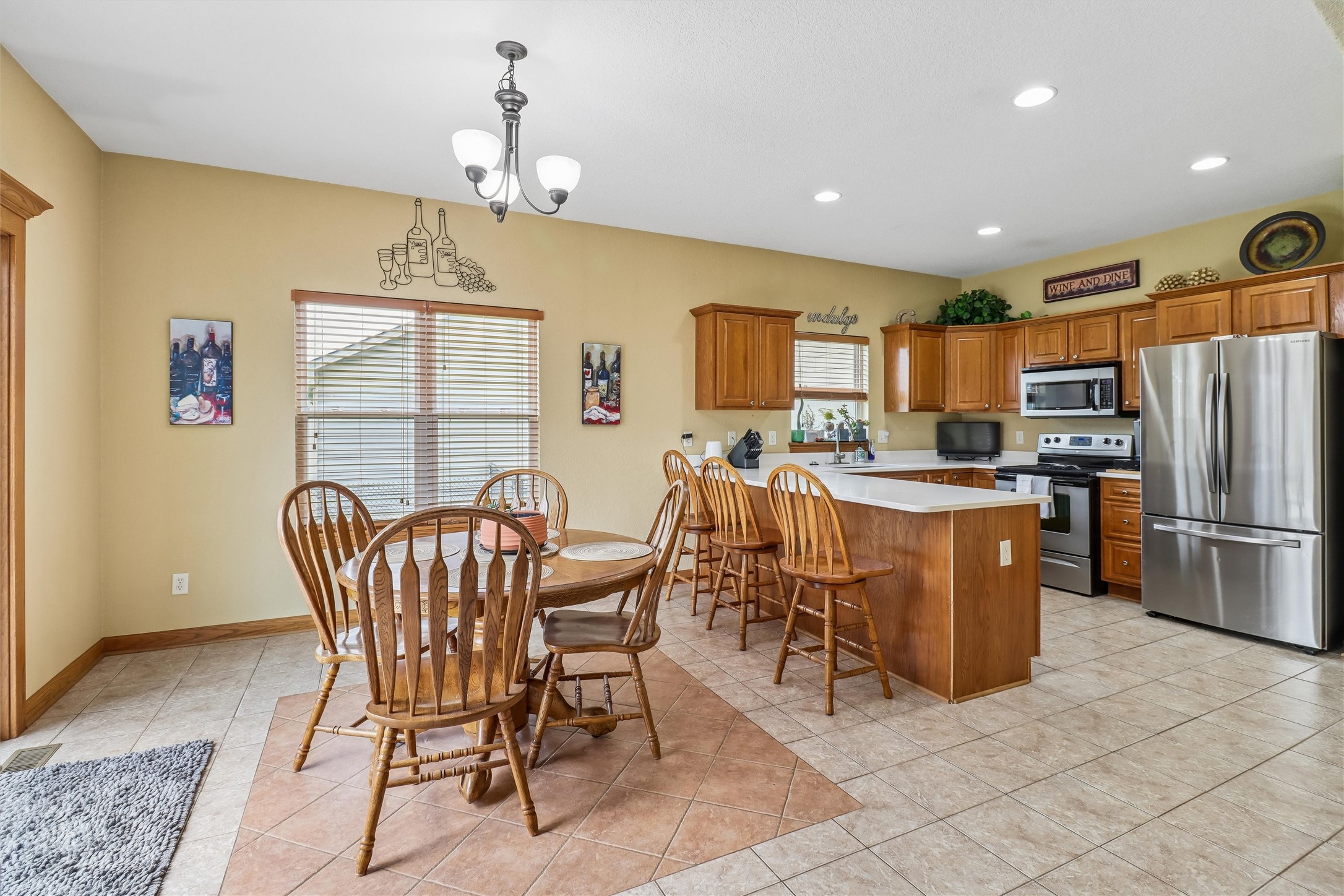 1716 NW Gabus Drive Property Photo 1