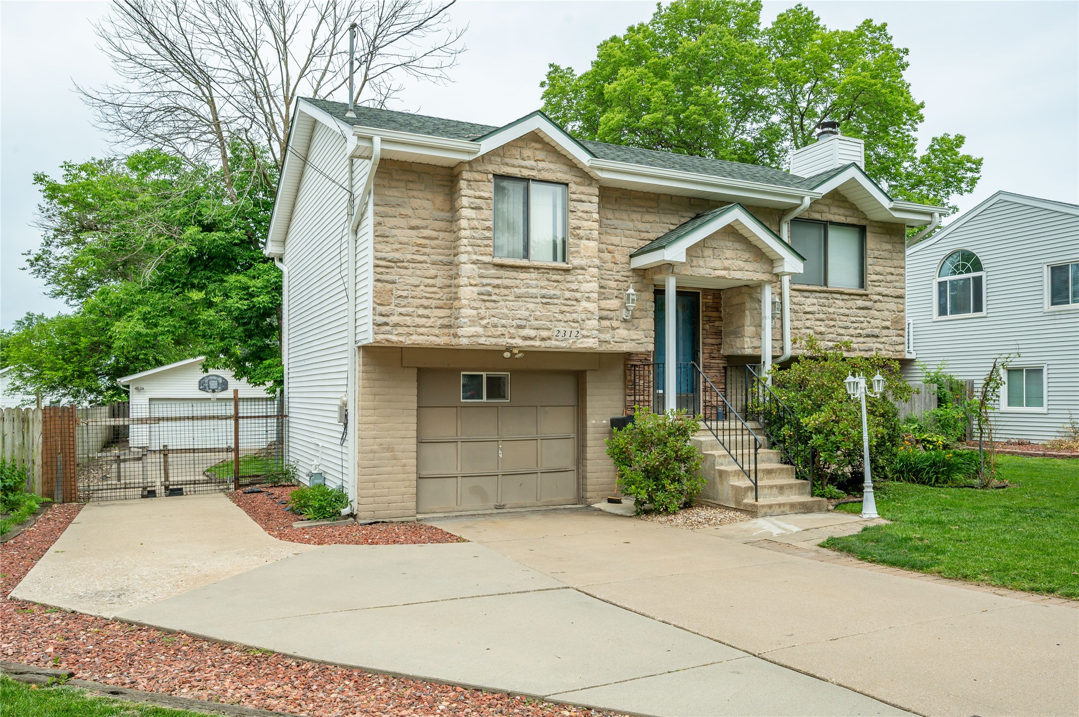 2312 60th Street Property Photo 1