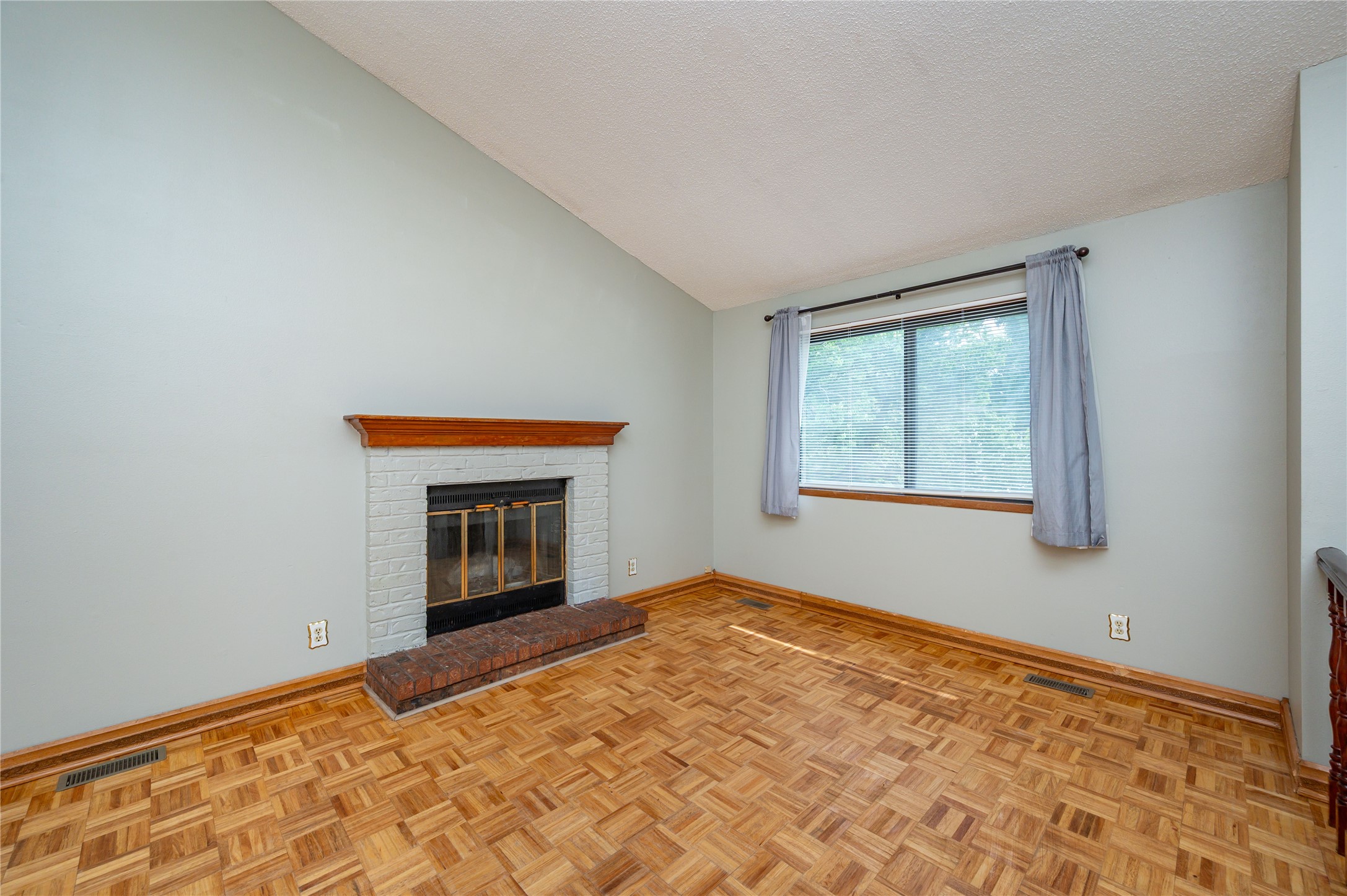 2312 60th Street Property Photo 3