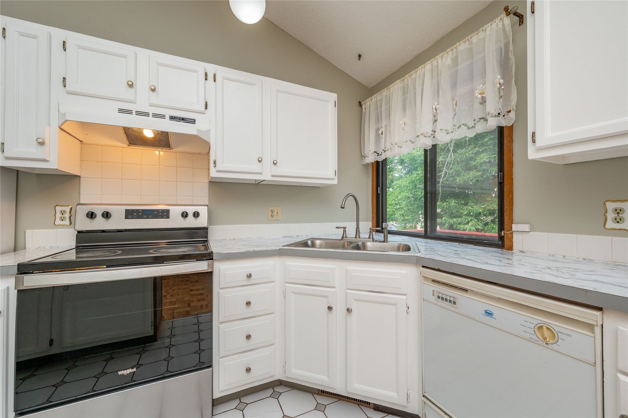 2312 60th Street Property Photo 9