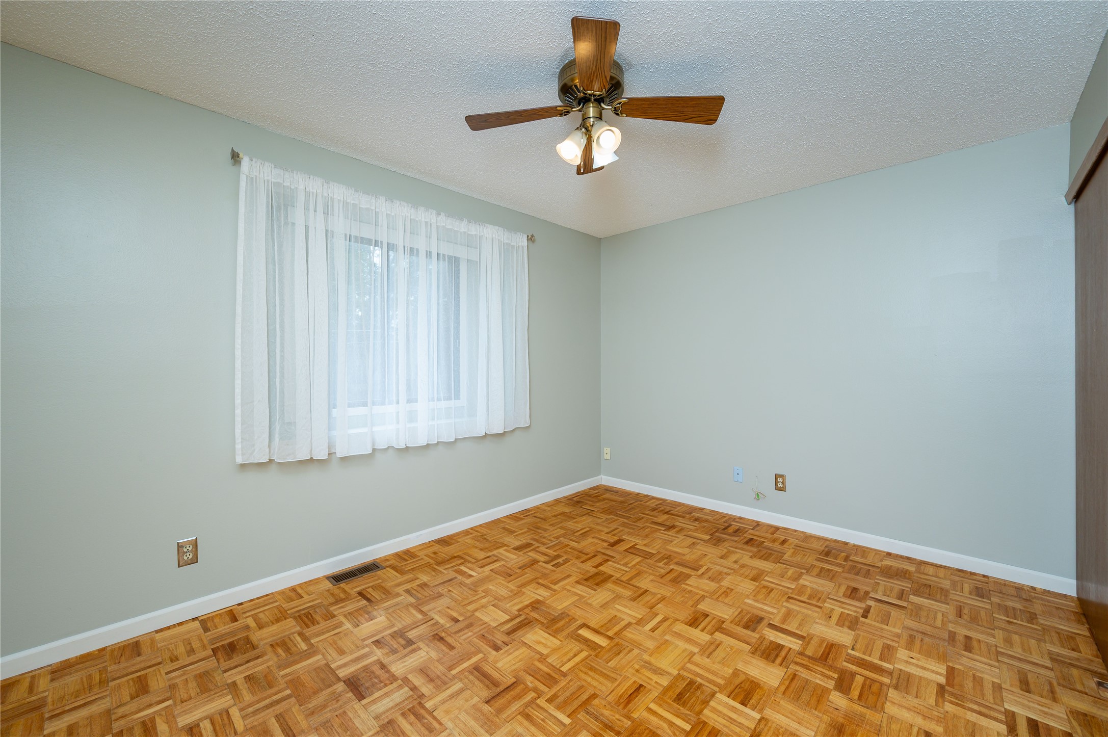 2312 60th Street Property Photo 10