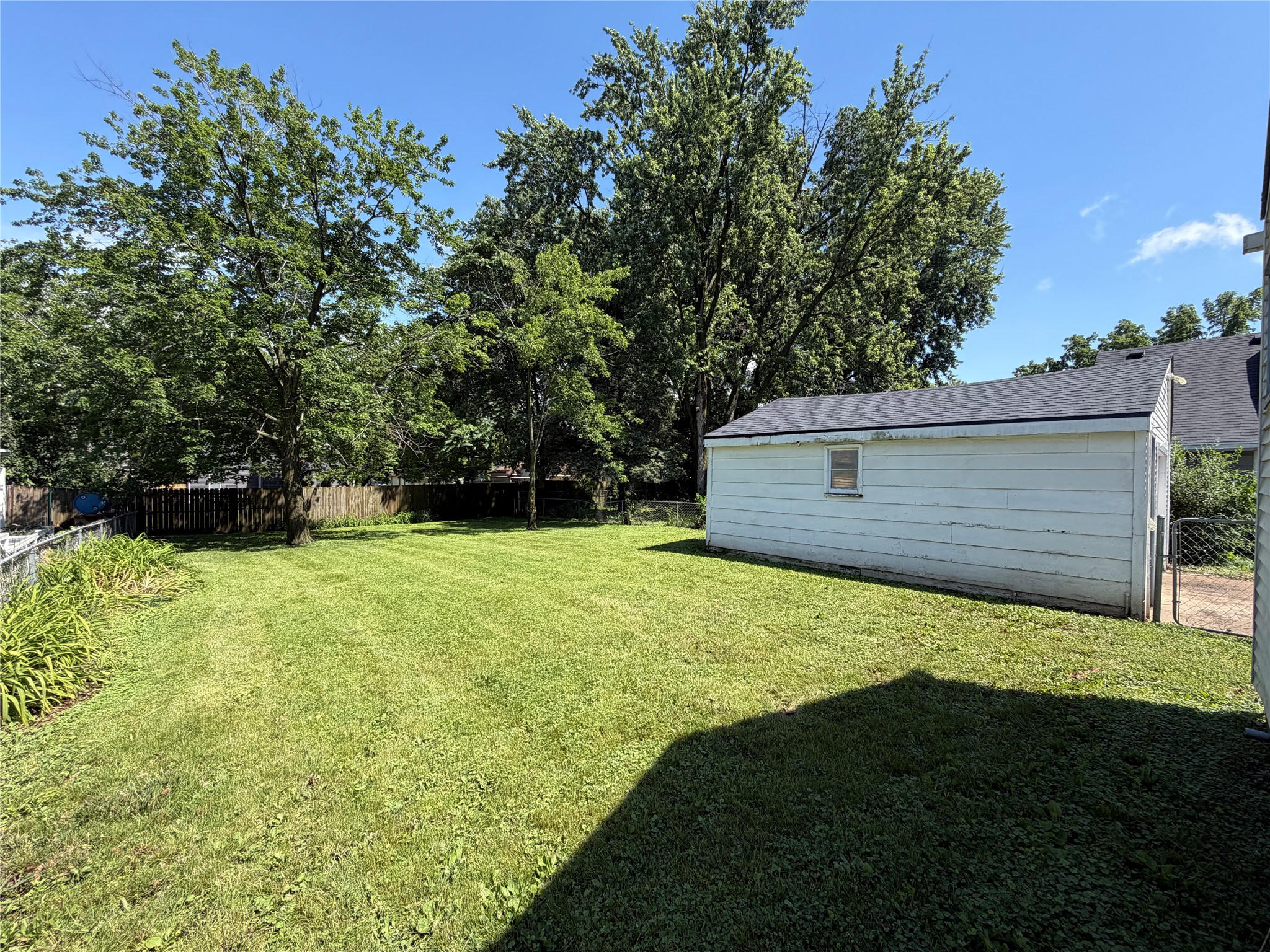 1315 E 25th Street Property Photo 3