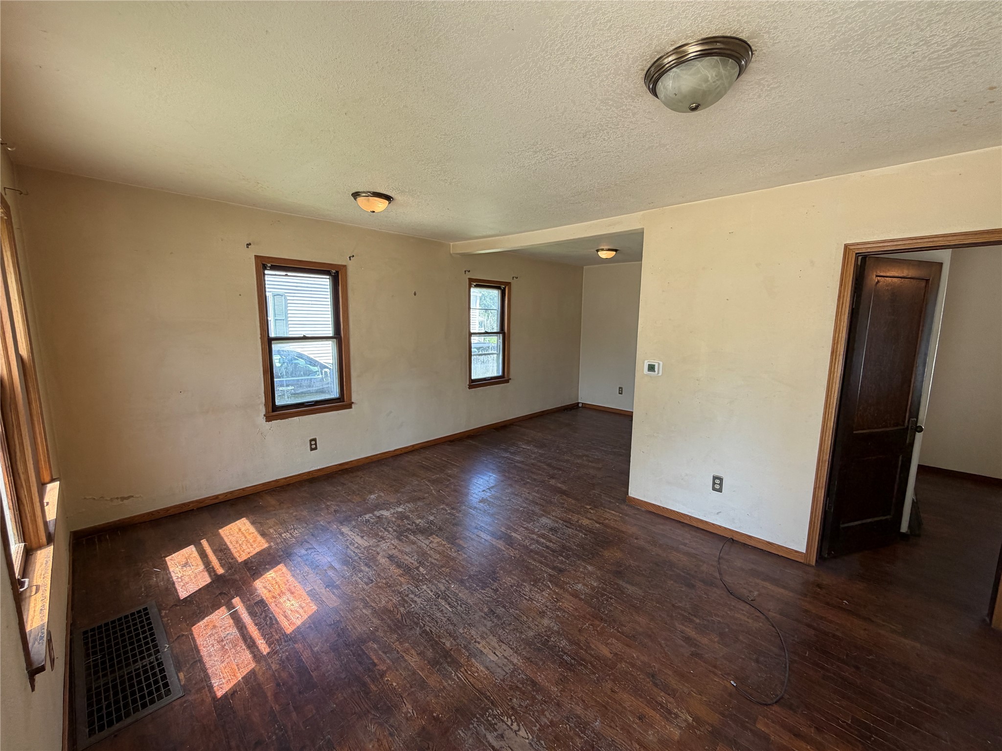 1315 E 25th Street Property Photo 8