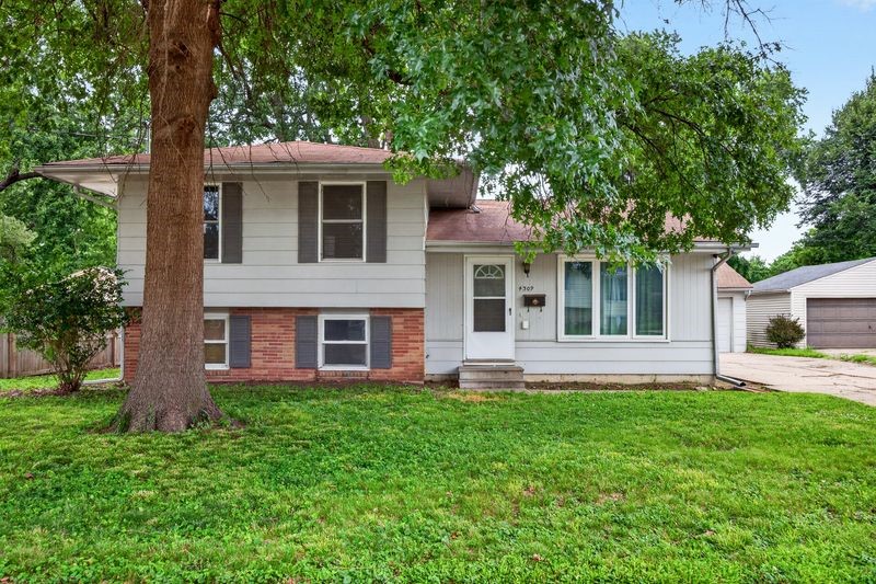 4309 68th Street Property Photo 1