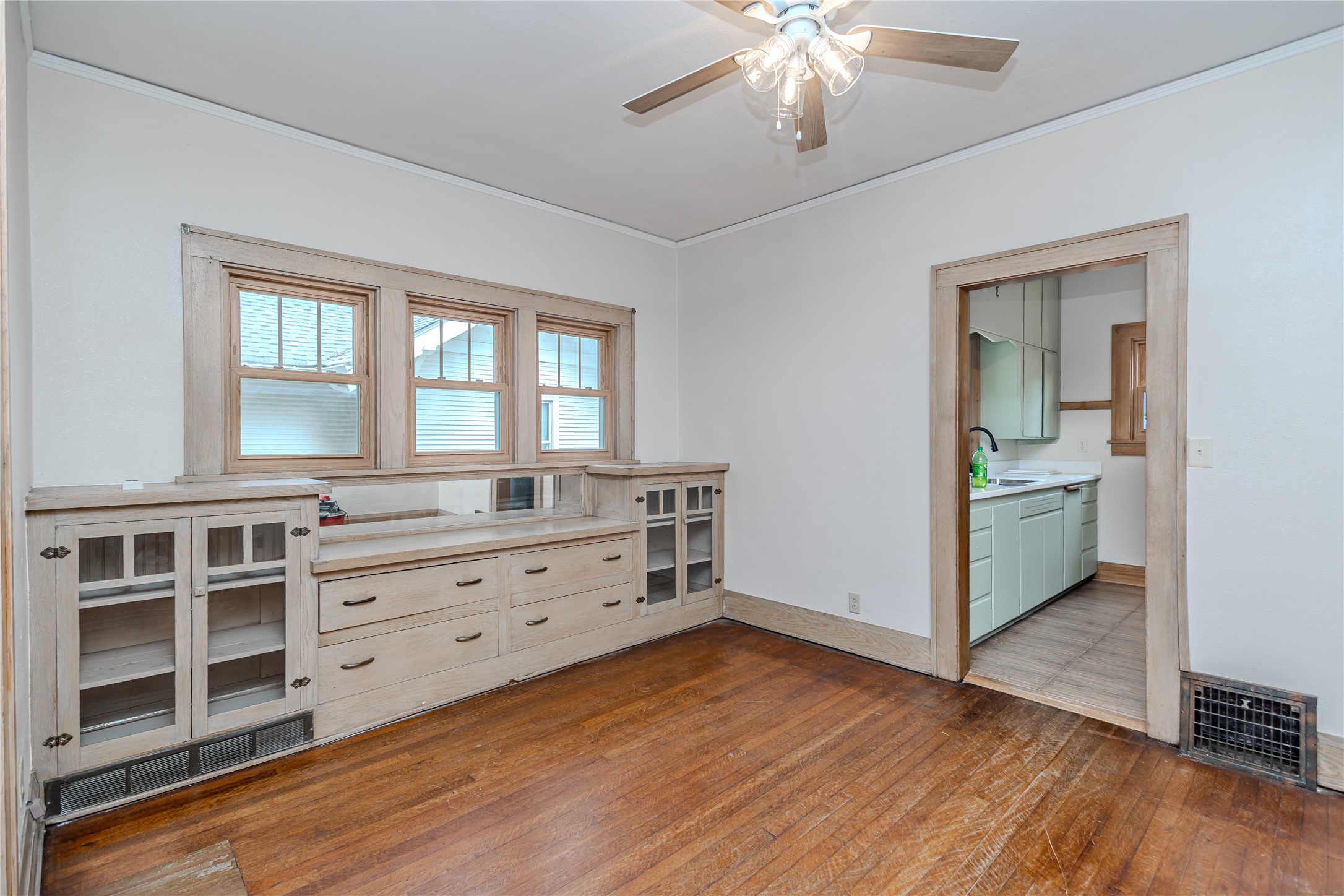 1448 Thompson Avenue Property Photo 10