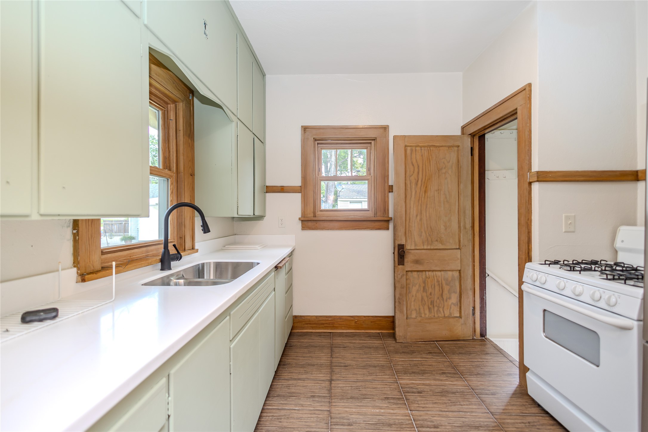 1448 Thompson Avenue Property Photo 12