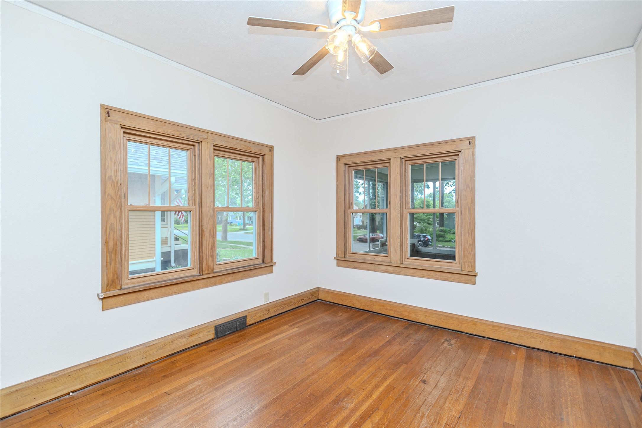 1448 Thompson Avenue Property Photo 15