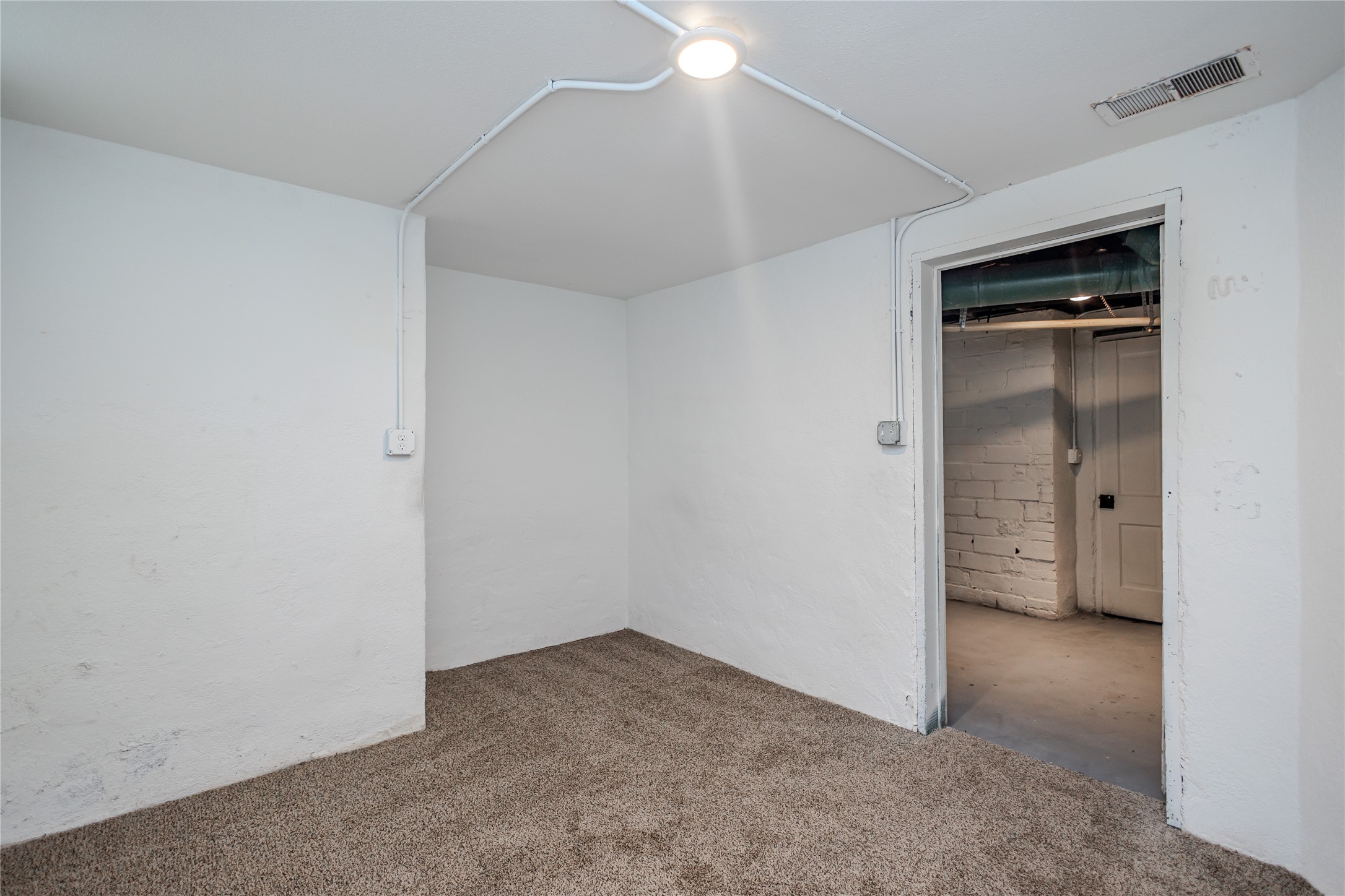 1448 Thompson Avenue Property Photo 18