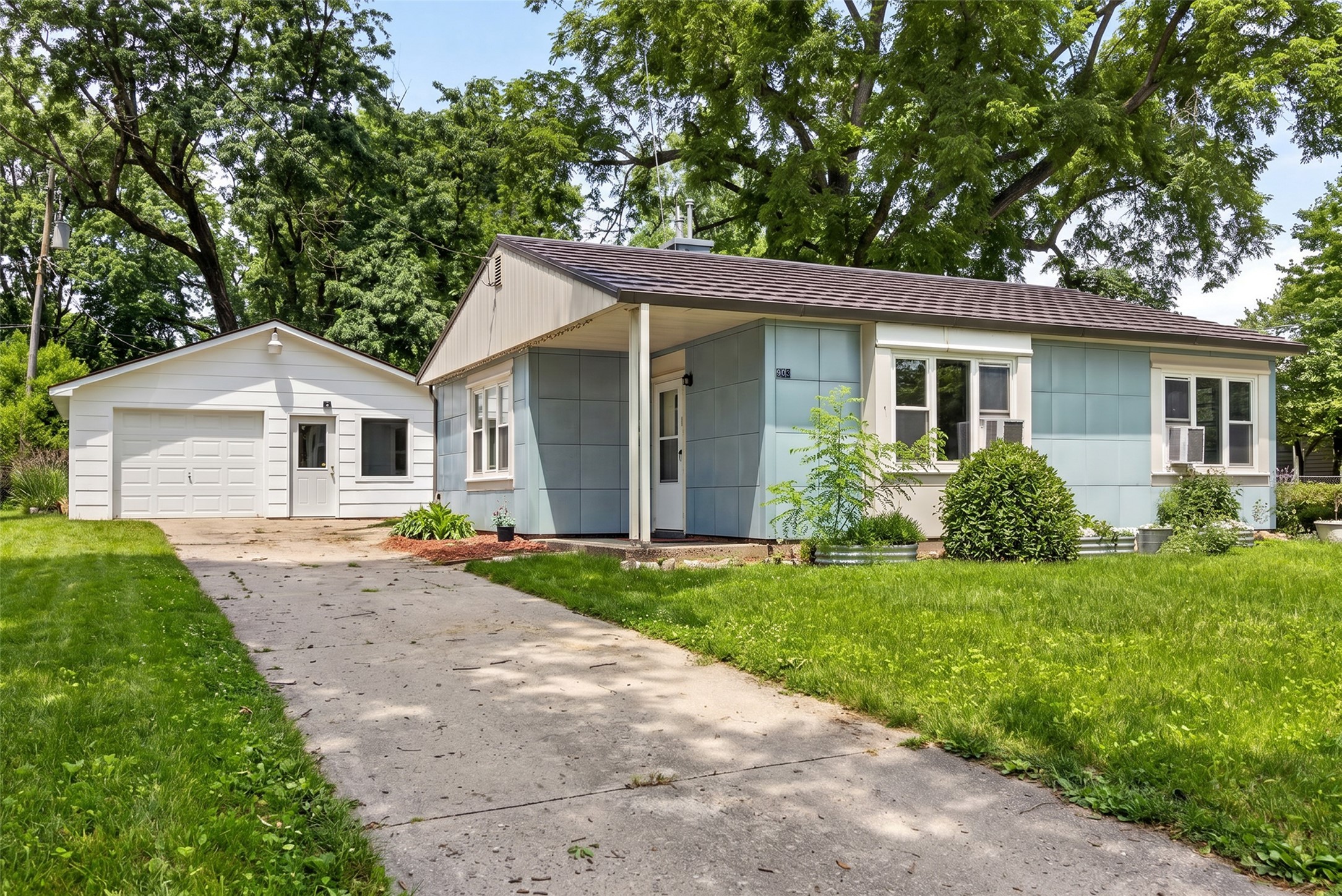 903 Elm Avenue Property Photo 1